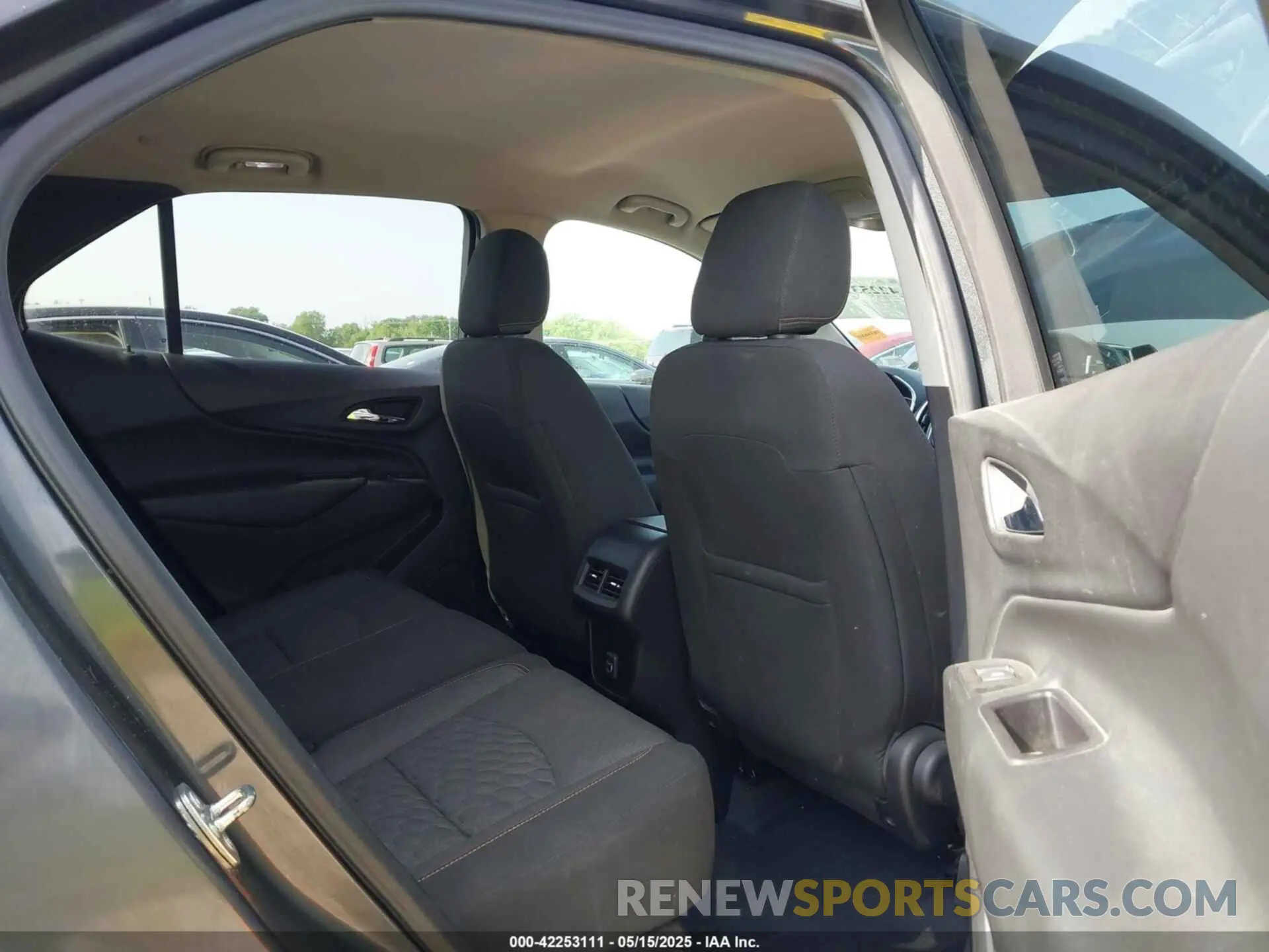 8 Photograph of a damaged car 2GNAXLEX6K6123469 CHEVROLET EQUINOX 2019