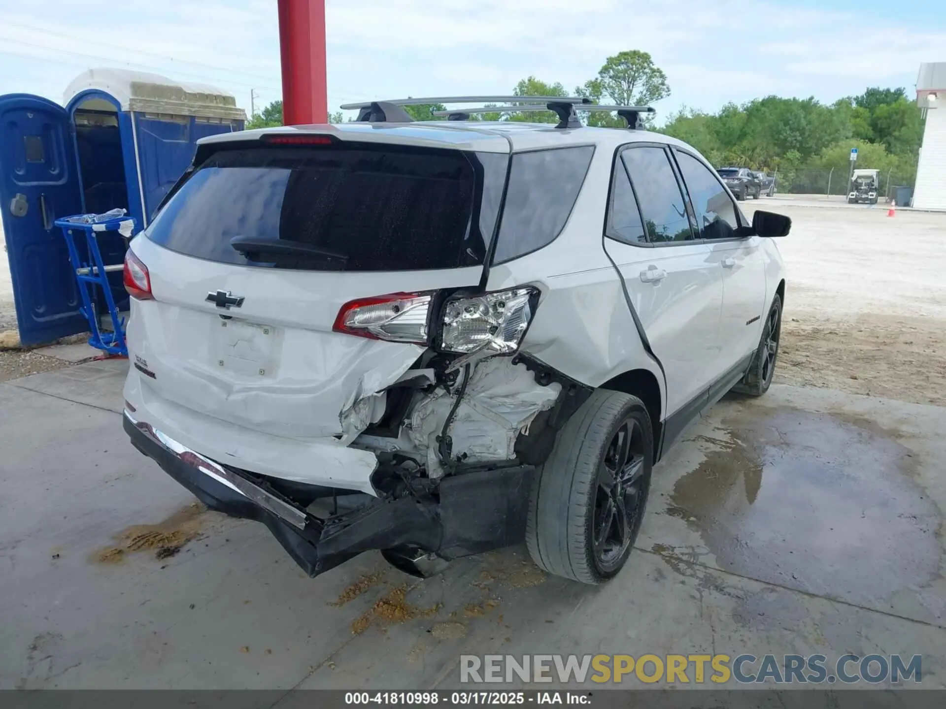 4 Photograph of a damaged car 2GNAXLEX6K6164443 CHEVROLET EQUINOX 2019