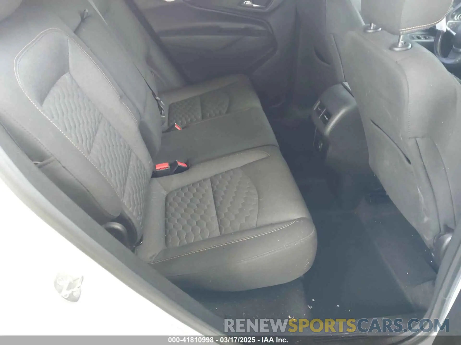 8 Photograph of a damaged car 2GNAXLEX6K6164443 CHEVROLET EQUINOX 2019