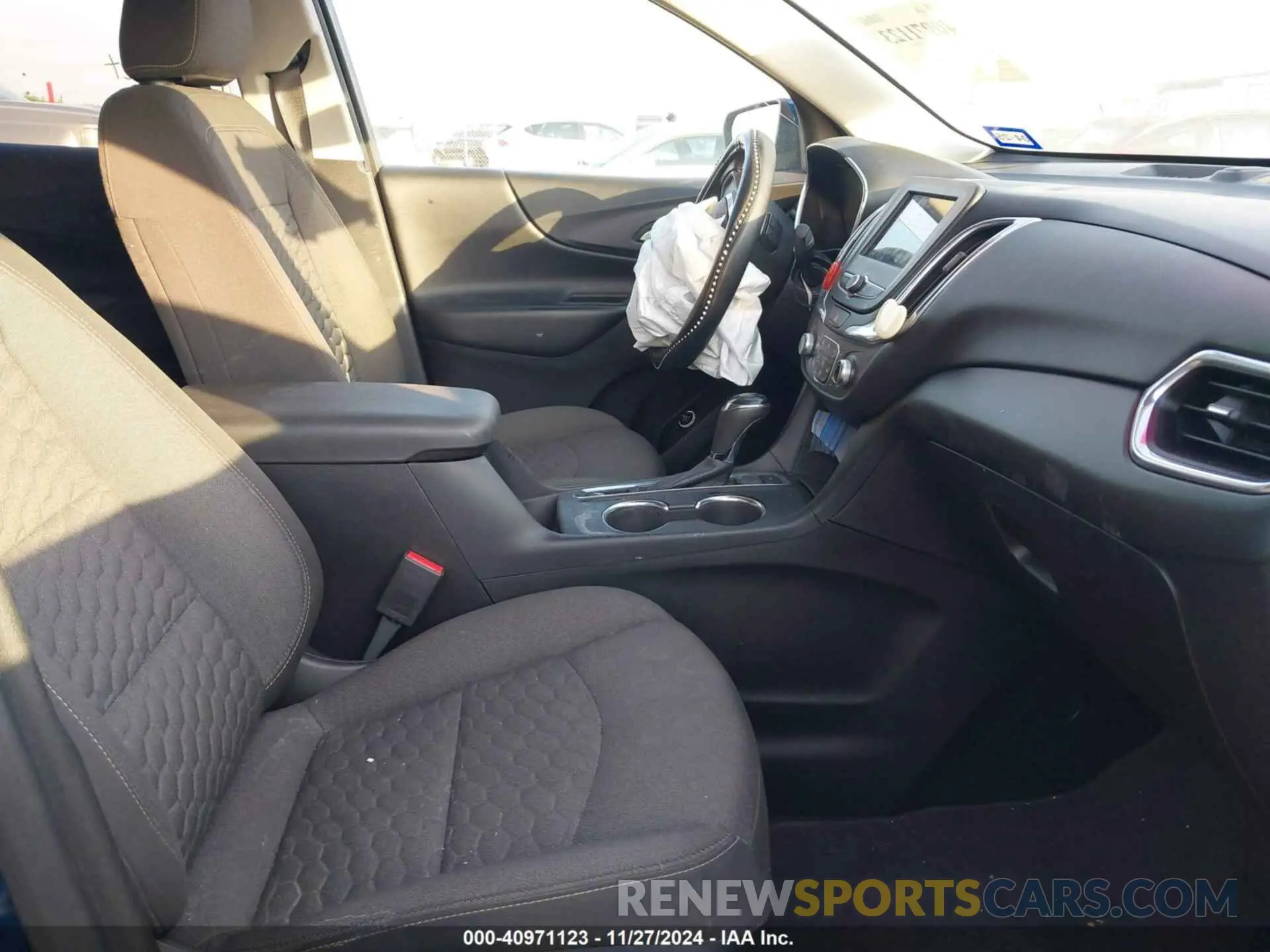 5 Photograph of a damaged car 2GNAXLEX6K6191061 CHEVROLET EQUINOX 2019