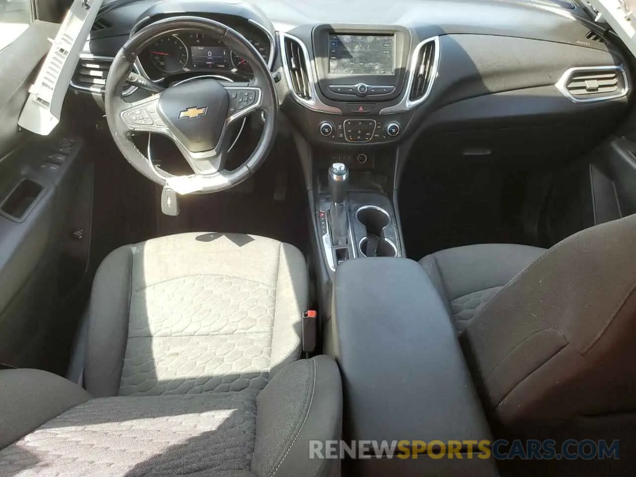 8 Photograph of a damaged car 2GNAXLEX8K6157655 CHEVROLET EQUINOX 2019