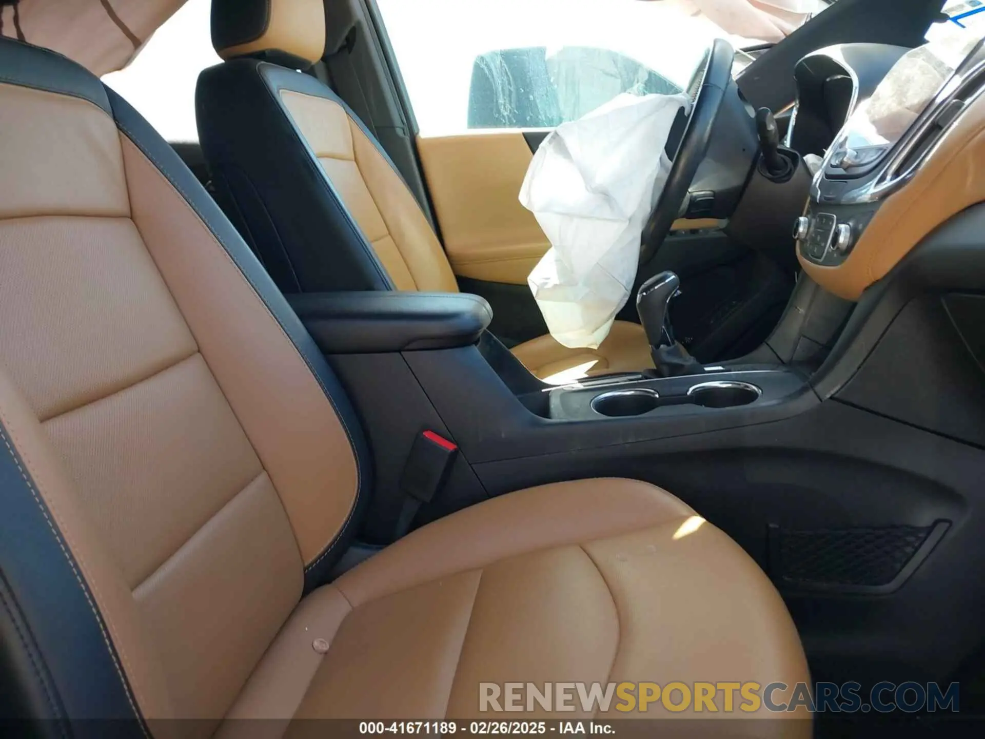 5 Photograph of a damaged car 2GNAXNEV0K6105060 CHEVROLET EQUINOX 2019