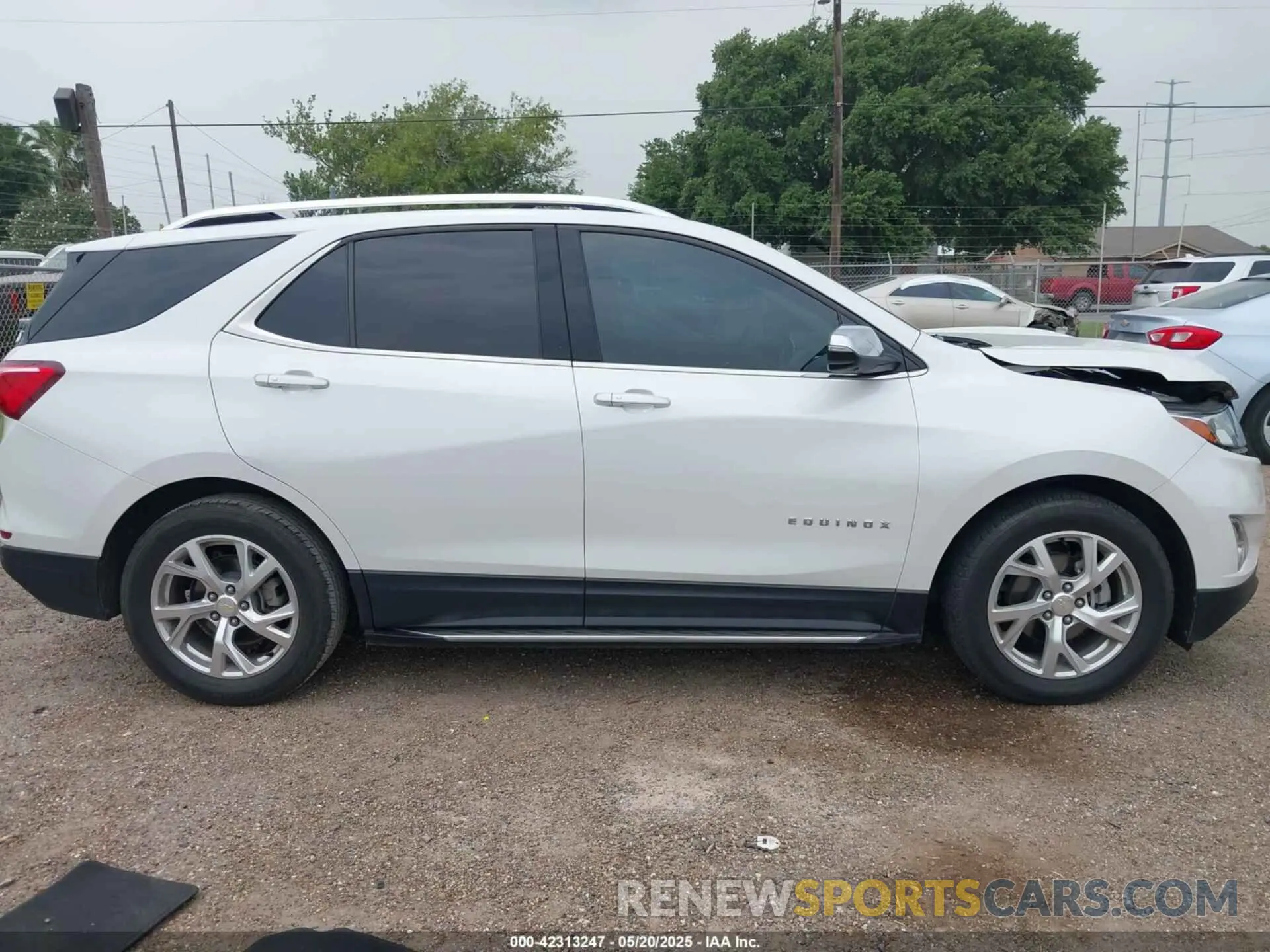 13 Photograph of a damaged car 2GNAXNEV0K6129357 CHEVROLET EQUINOX 2019