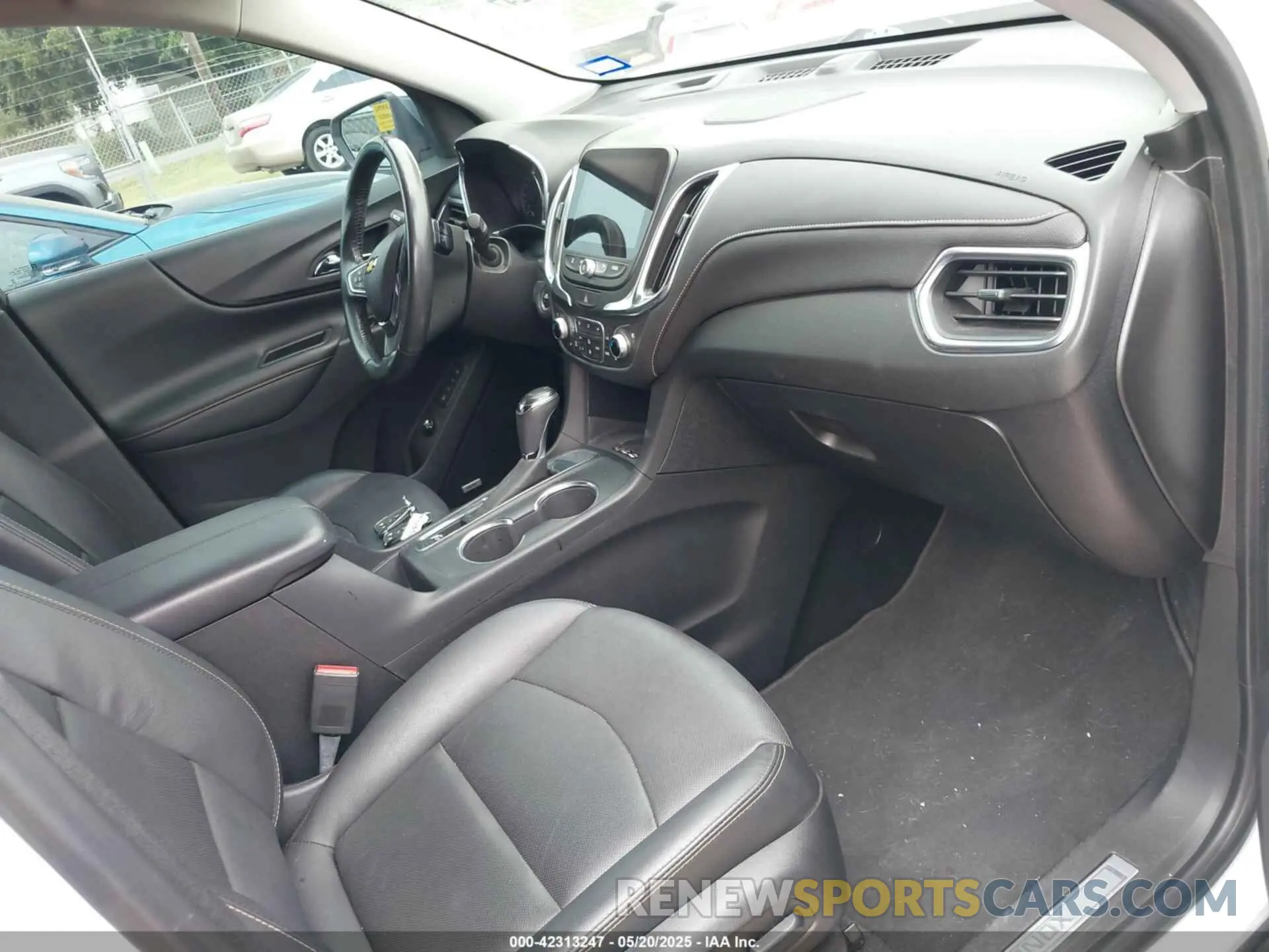 5 Photograph of a damaged car 2GNAXNEV0K6129357 CHEVROLET EQUINOX 2019