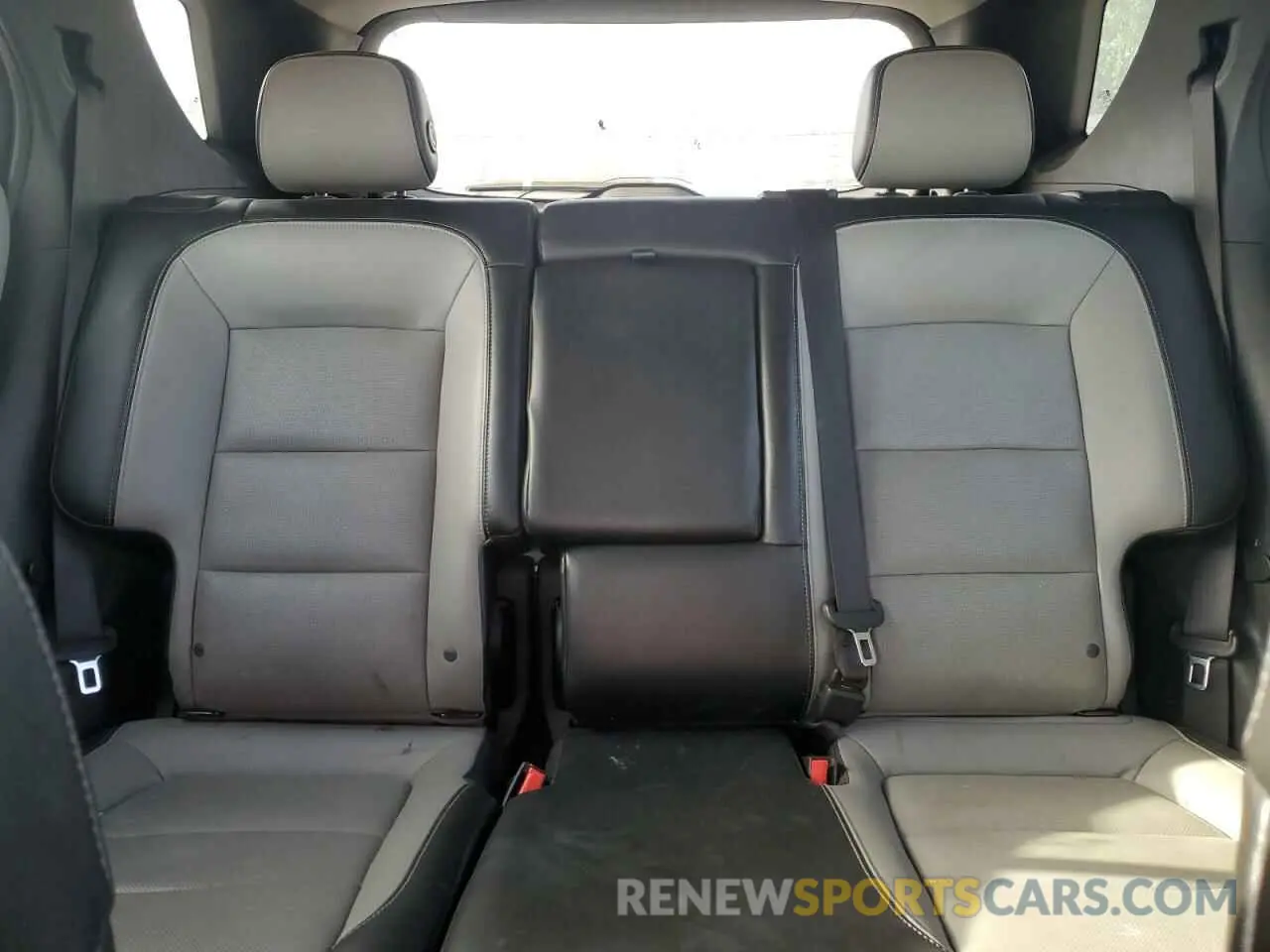 10 Photograph of a damaged car 2GNAXNEV3K6261688 CHEVROLET EQUINOX 2019