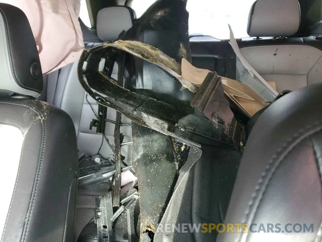 10 Photograph of a damaged car 2GNAXNEV4K6188735 CHEVROLET EQUINOX 2019