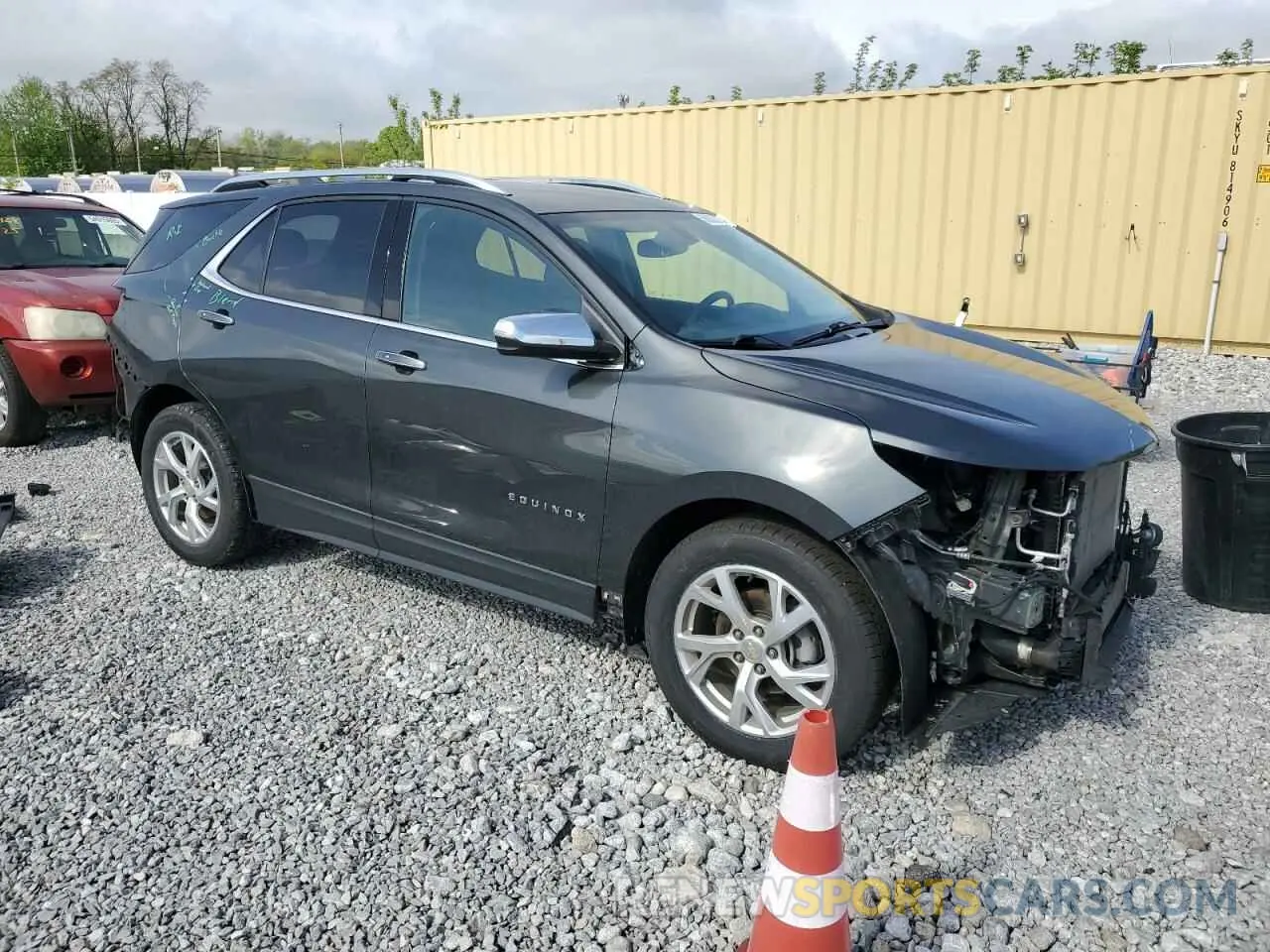 4 Photograph of a damaged car 2GNAXNEV5K6302984 CHEVROLET EQUINOX 2019