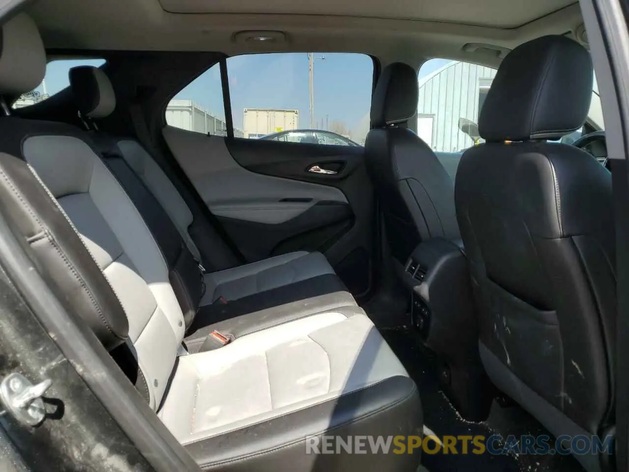 10 Photograph of a damaged car 2GNAXNEVXK6180235 CHEVROLET EQUINOX 2019