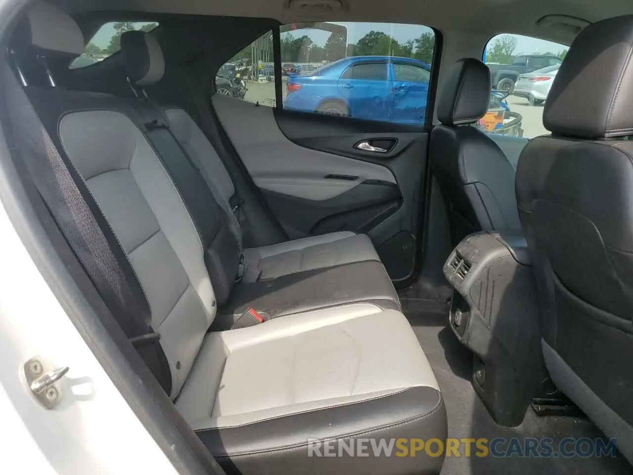 11 Photograph of a damaged car 2GNAXPEX1K6228203 CHEVROLET EQUINOX 2019