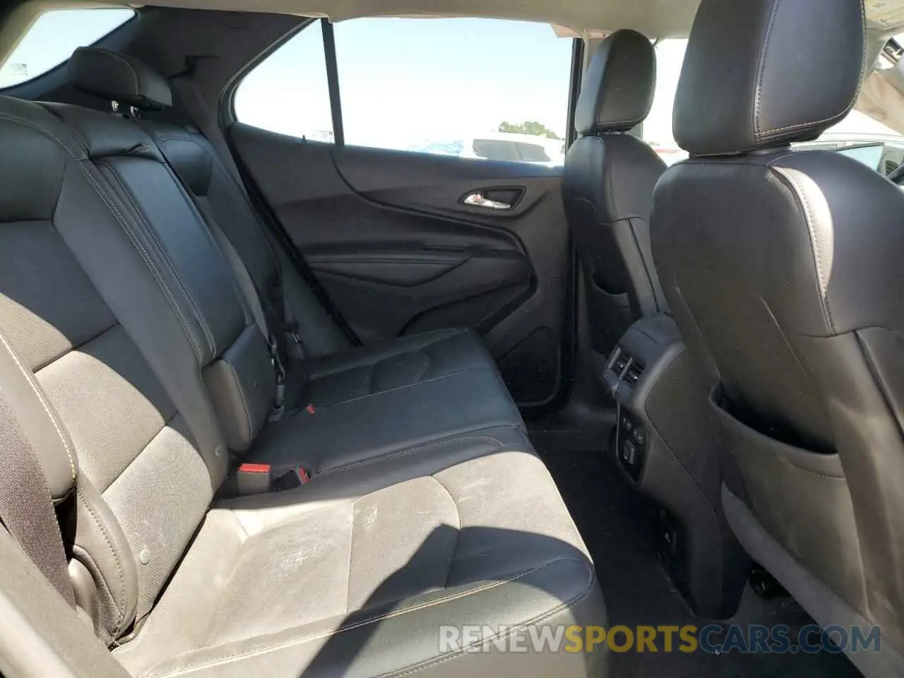 11 Photograph of a damaged car 2GNAXPEX2K6141975 CHEVROLET EQUINOX 2019