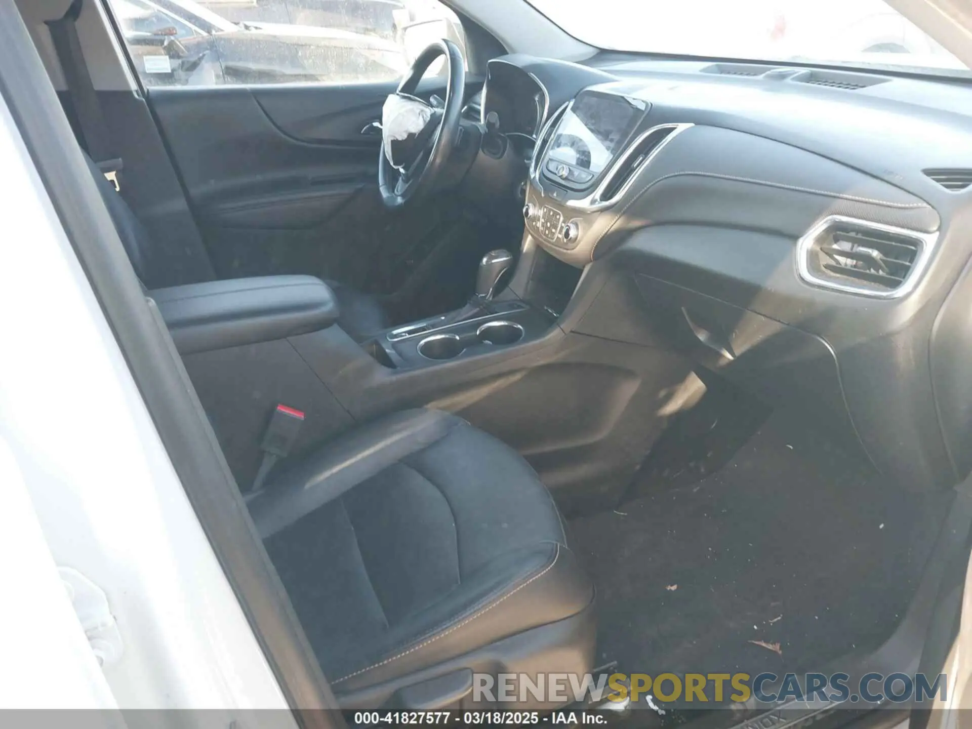 5 Photograph of a damaged car 2GNAXPEX3K6251661 CHEVROLET EQUINOX 2019