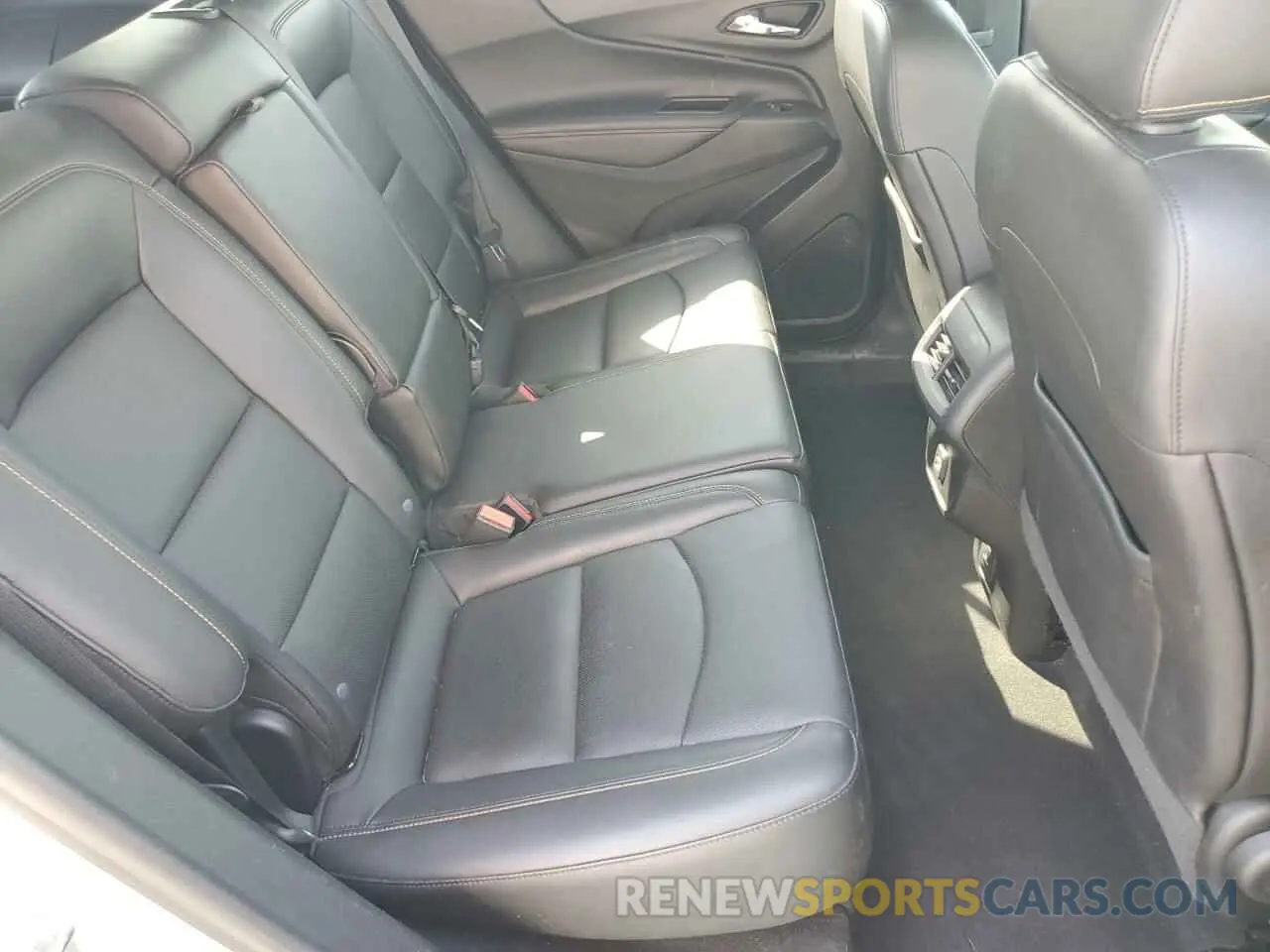11 Photograph of a damaged car 2GNAXPEX4K6248235 CHEVROLET EQUINOX 2019