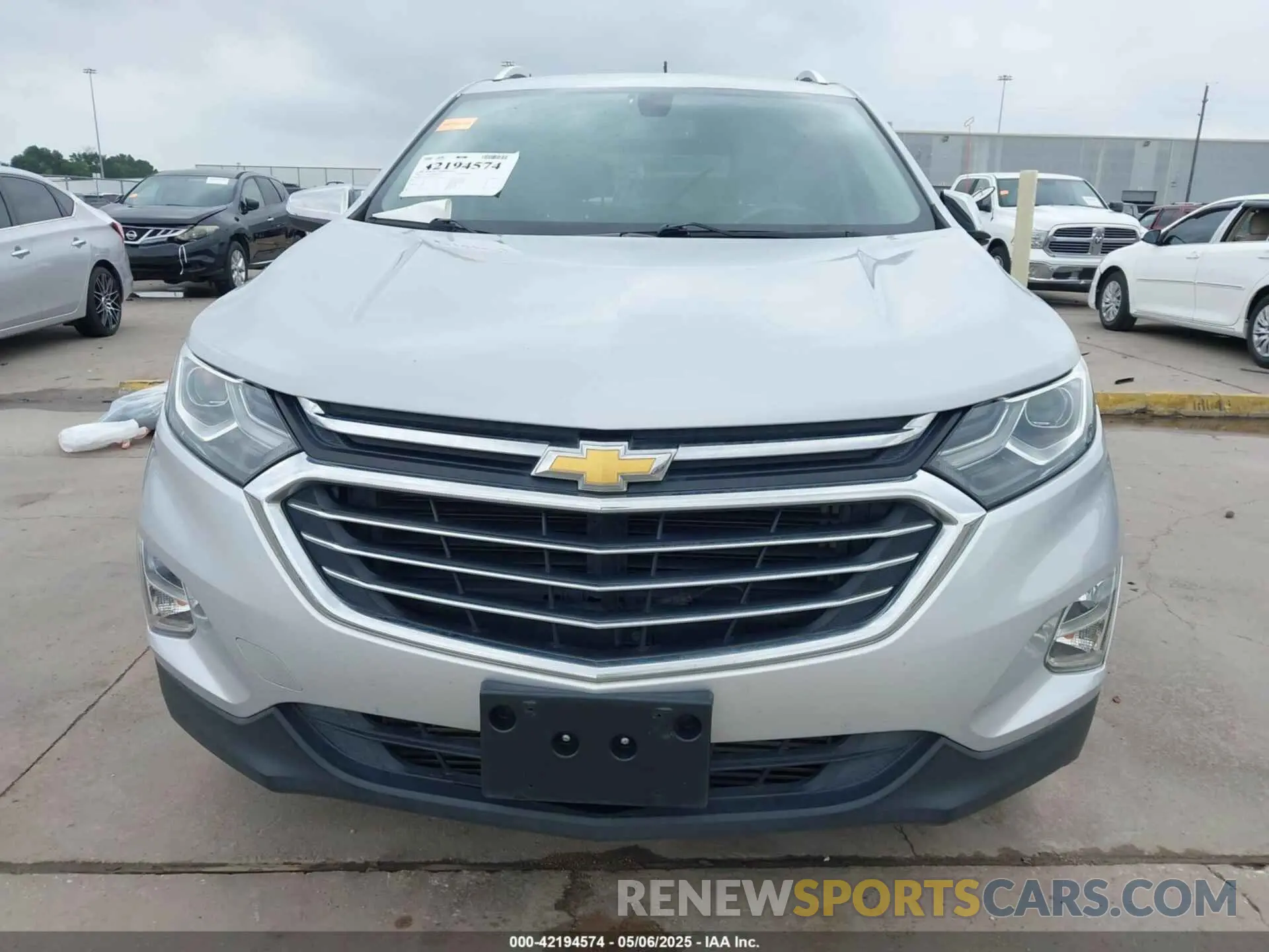 12 Photograph of a damaged car 2GNAXPEX4K6252513 CHEVROLET EQUINOX 2019