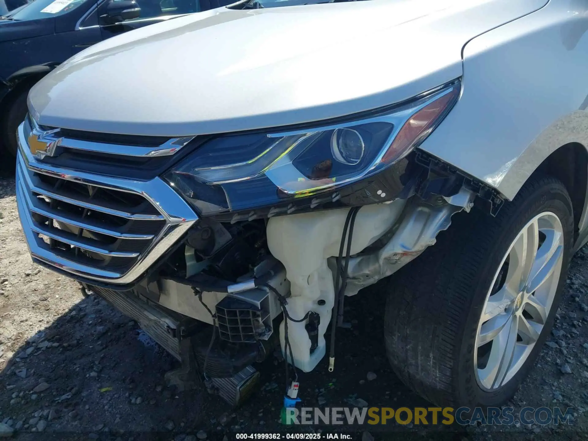 18 Photograph of a damaged car 2GNAXPEX7K6251937 CHEVROLET EQUINOX 2019