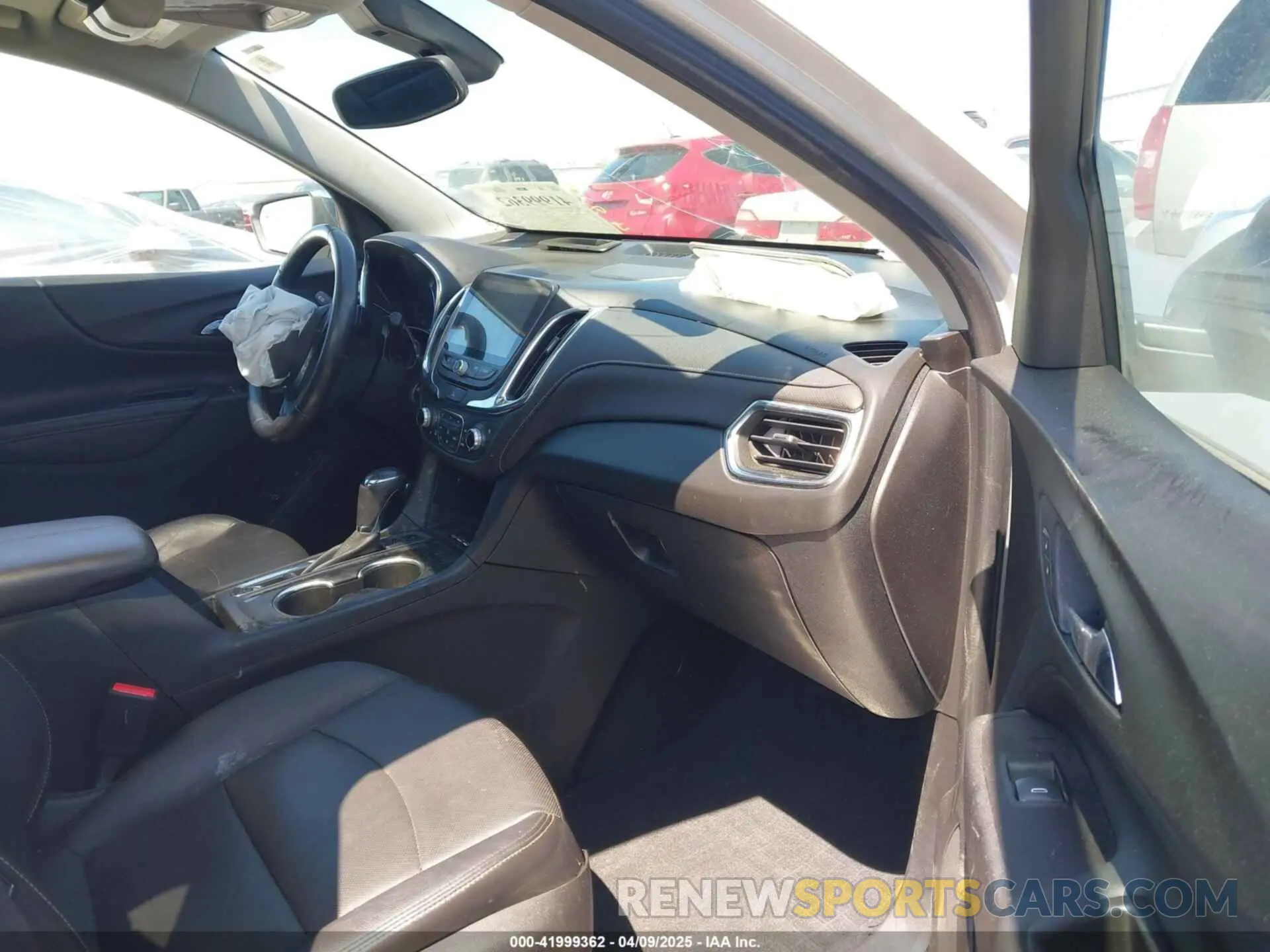 5 Photograph of a damaged car 2GNAXPEX7K6251937 CHEVROLET EQUINOX 2019
