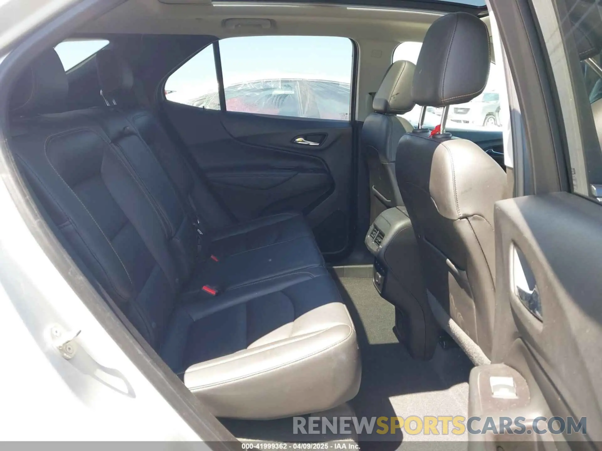 8 Photograph of a damaged car 2GNAXPEX7K6251937 CHEVROLET EQUINOX 2019