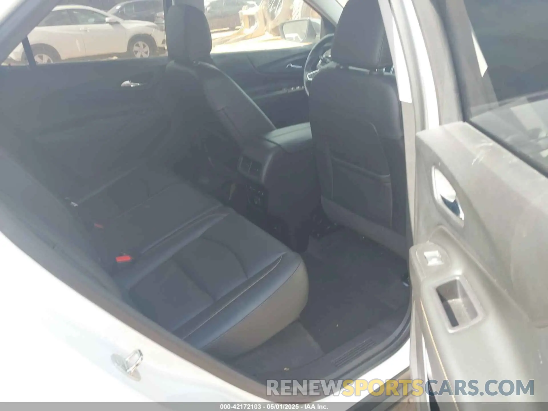 8 Photograph of a damaged car 2GNAXPEX9K6177386 CHEVROLET EQUINOX 2019