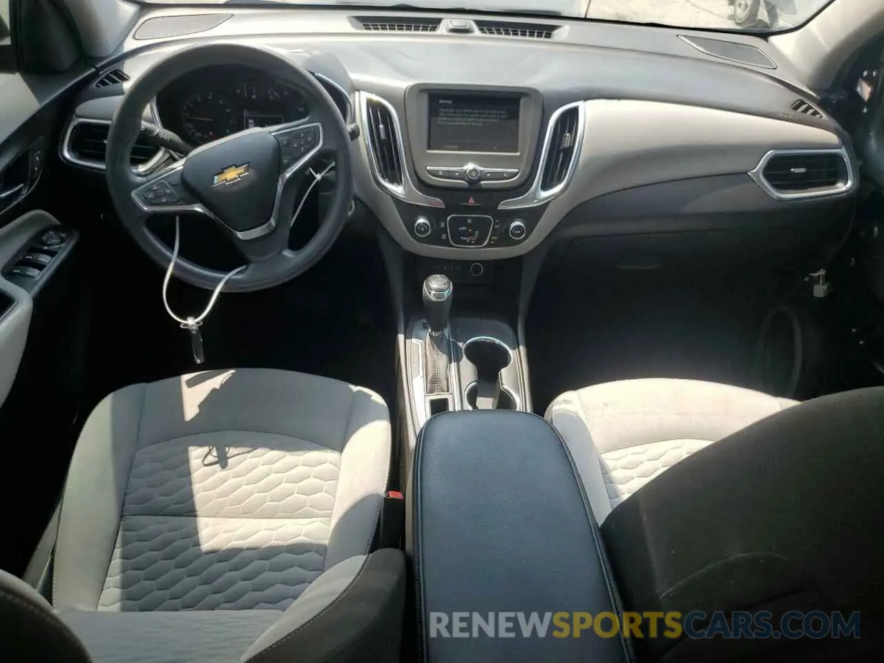 8 Photograph of a damaged car 2GNAXSEV0K6158002 CHEVROLET EQUINOX 2019