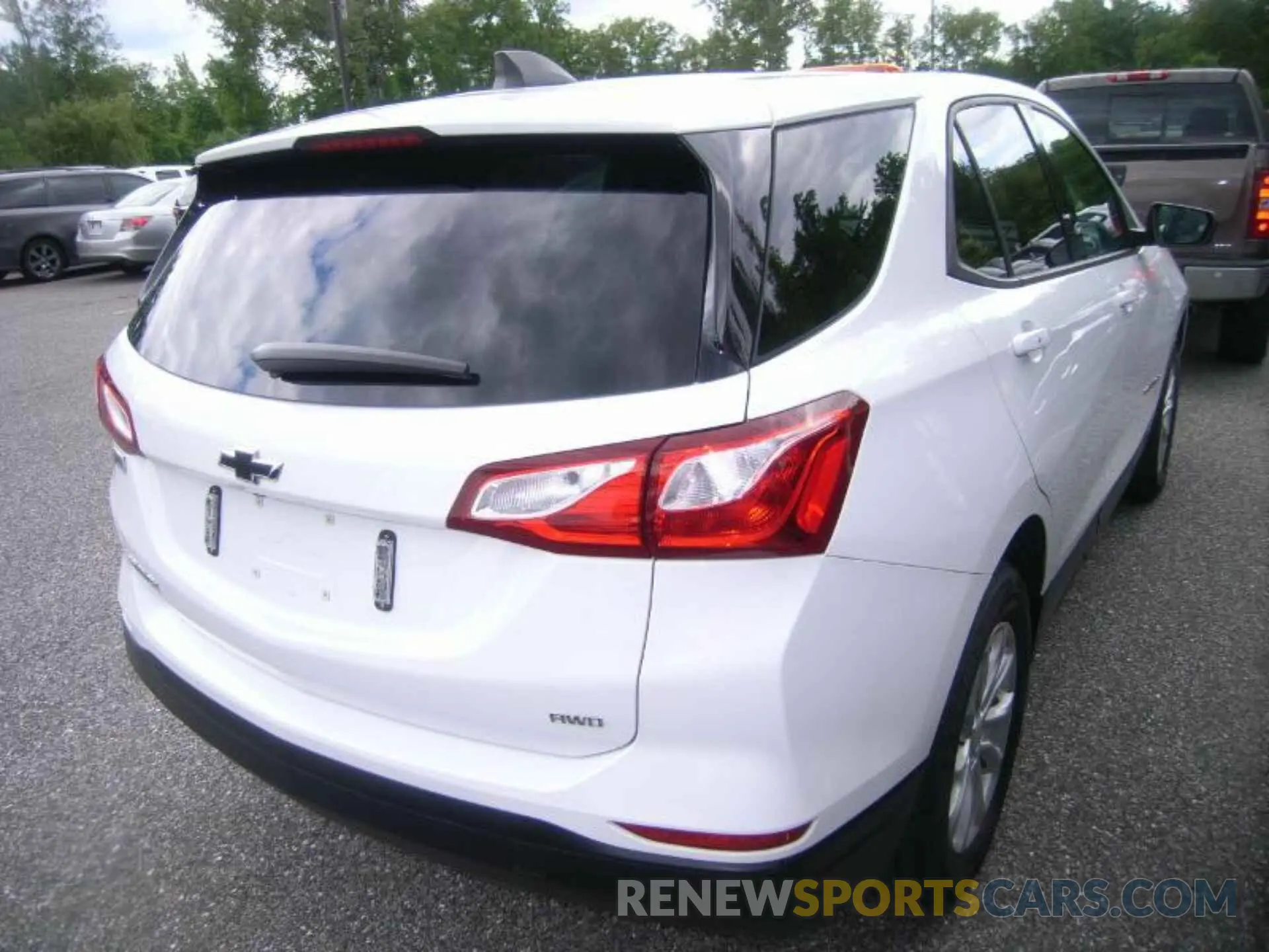 10 Photograph of a damaged car 2GNAXSEV0K6212835 CHEVROLET EQUINOX 2019