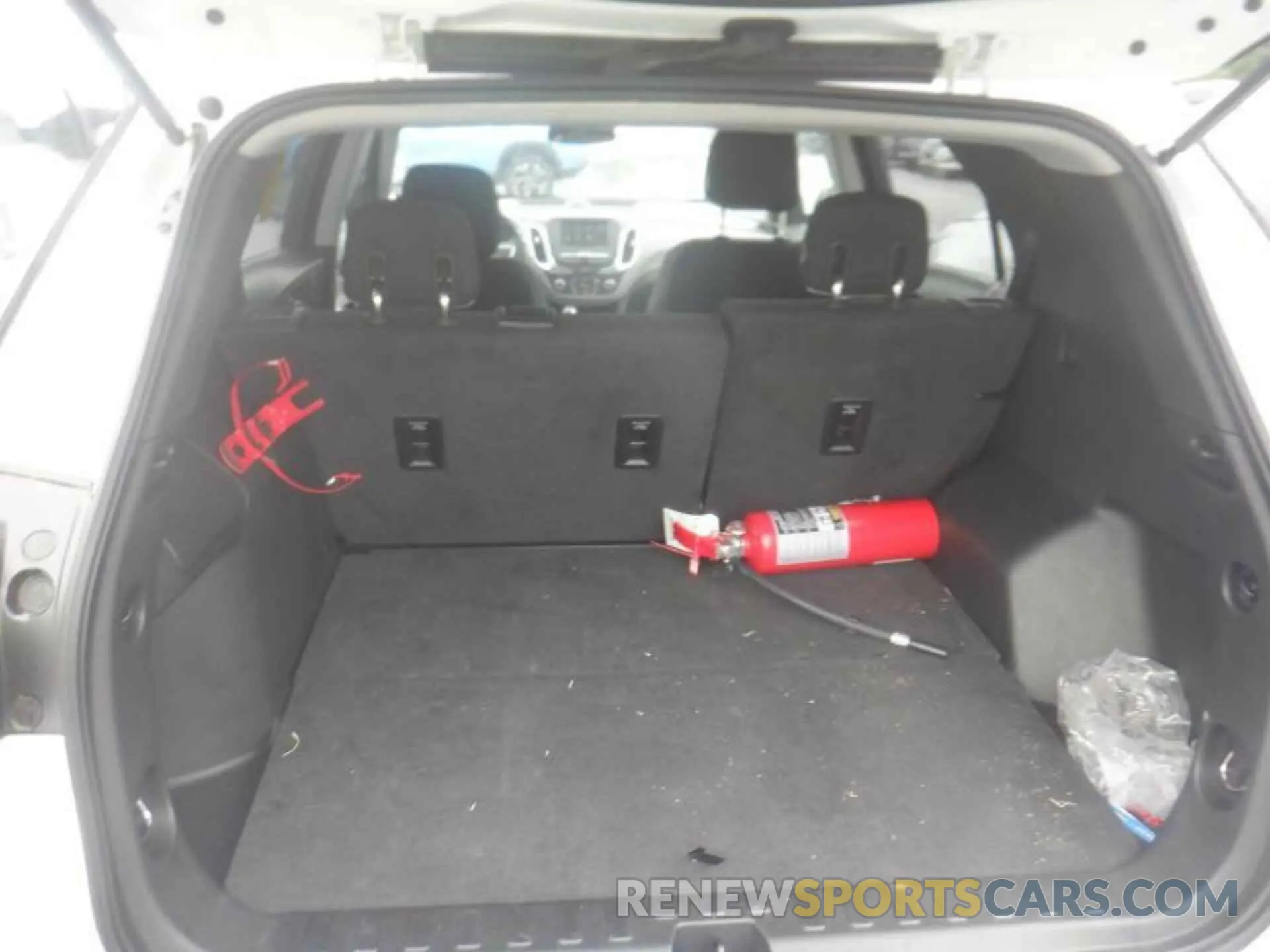 18 Photograph of a damaged car 2GNAXSEV0K6212835 CHEVROLET EQUINOX 2019