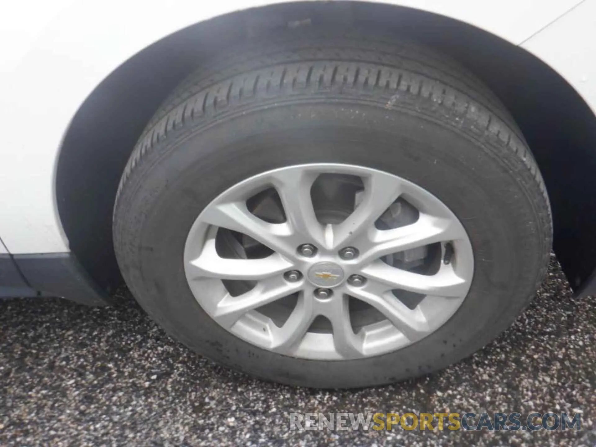 9 Photograph of a damaged car 2GNAXSEV0K6212835 CHEVROLET EQUINOX 2019