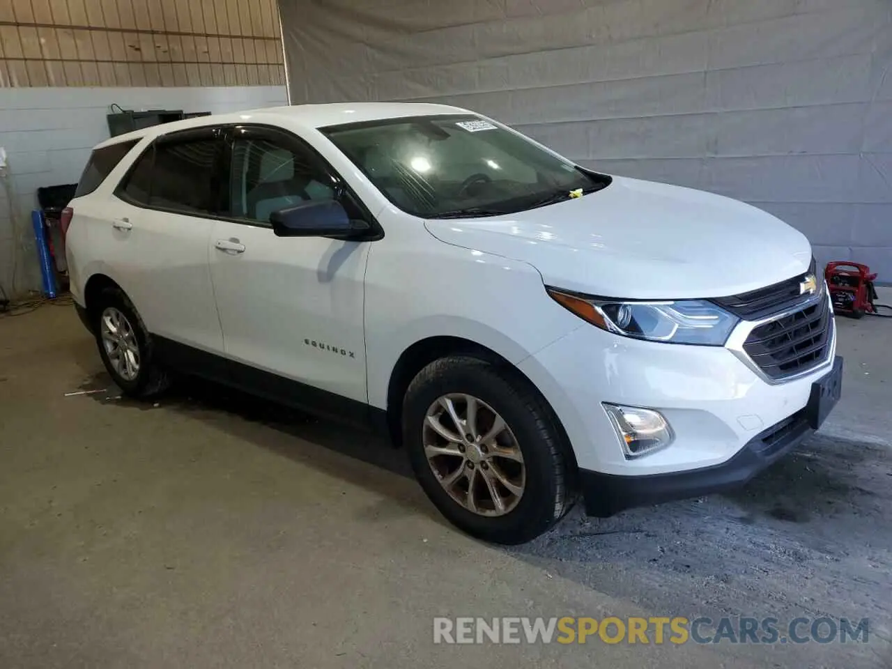 4 Photograph of a damaged car 2GNAXSEV1K6198122 CHEVROLET EQUINOX 2019