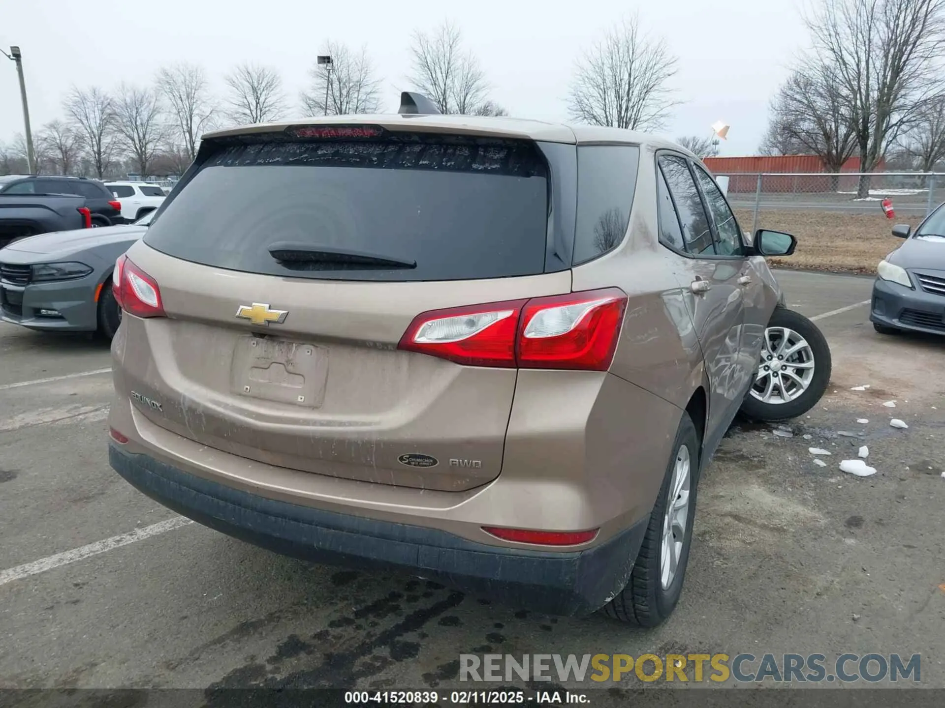 4 Photograph of a damaged car 2GNAXSEV1K6300566 CHEVROLET EQUINOX 2019