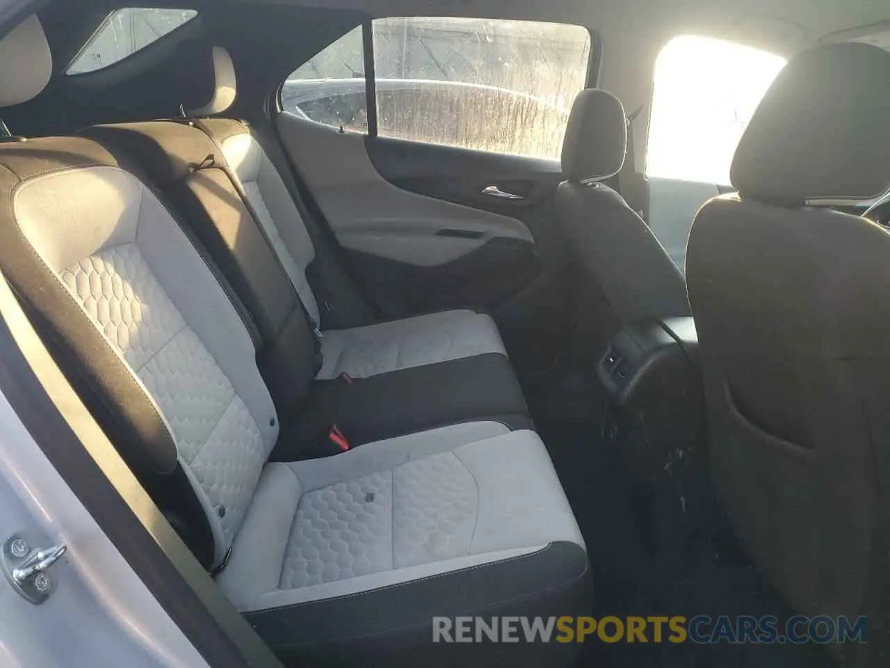 11 Photograph of a damaged car 2GNAXSEV3K6216555 CHEVROLET EQUINOX 2019