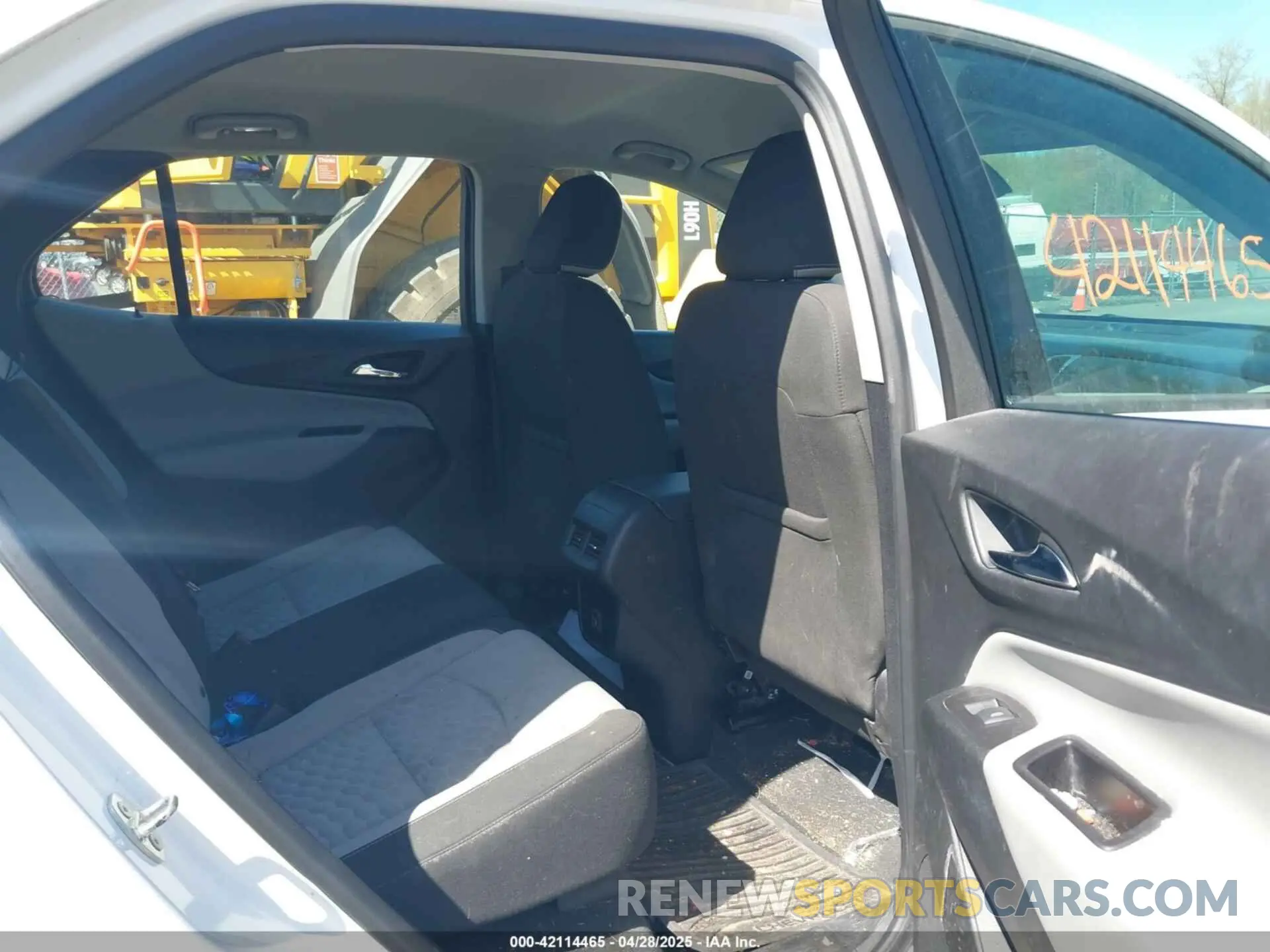 8 Photograph of a damaged car 2GNAXSEV4K6110423 CHEVROLET EQUINOX 2019