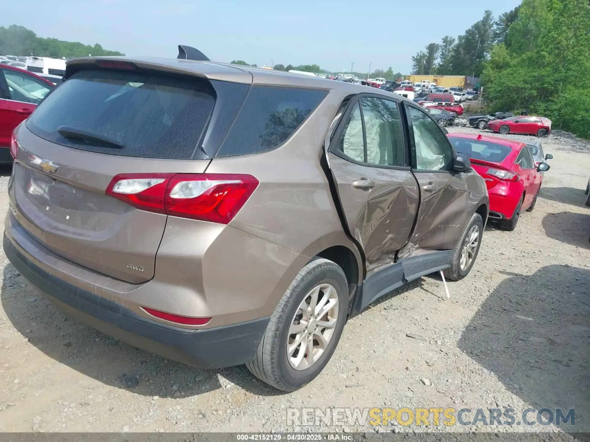 4 Photograph of a damaged car 2GNAXSEV4K6169956 CHEVROLET EQUINOX 2019