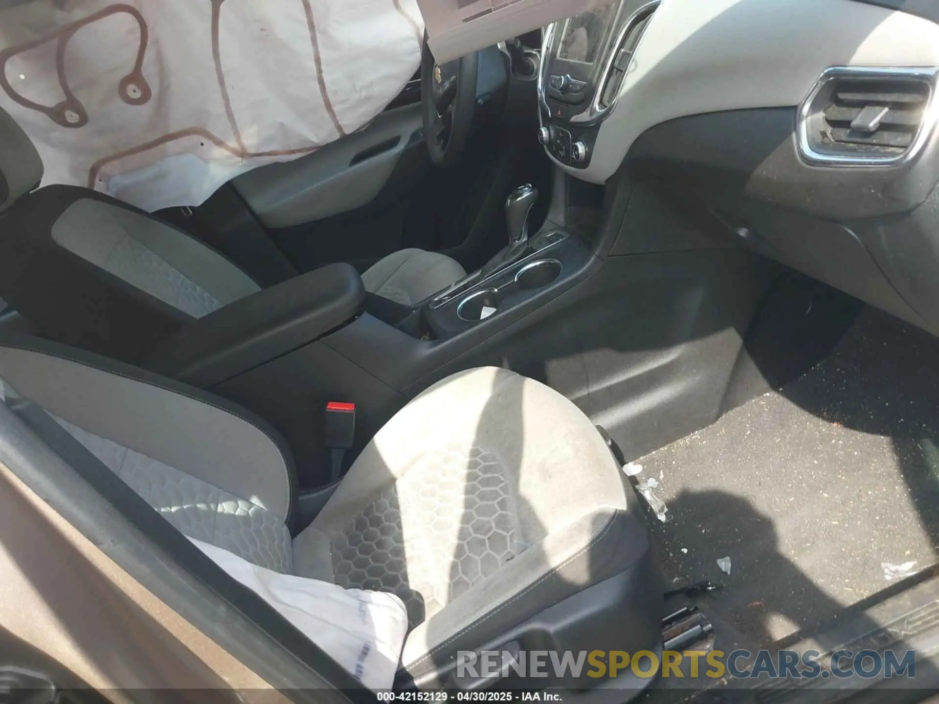 5 Photograph of a damaged car 2GNAXSEV4K6169956 CHEVROLET EQUINOX 2019