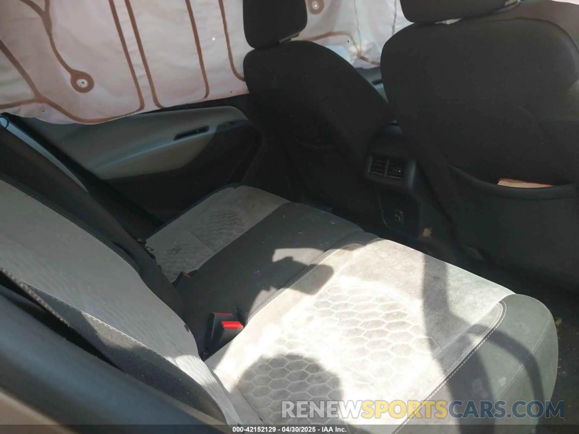 8 Photograph of a damaged car 2GNAXSEV4K6169956 CHEVROLET EQUINOX 2019