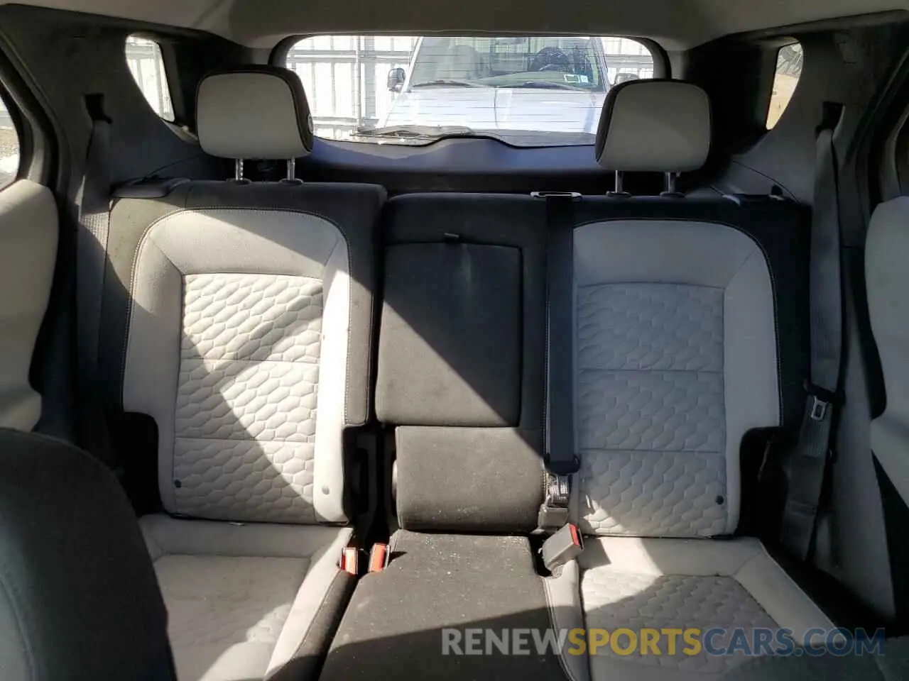 10 Photograph of a damaged car 2GNAXSEV4K6301758 CHEVROLET EQUINOX 2019
