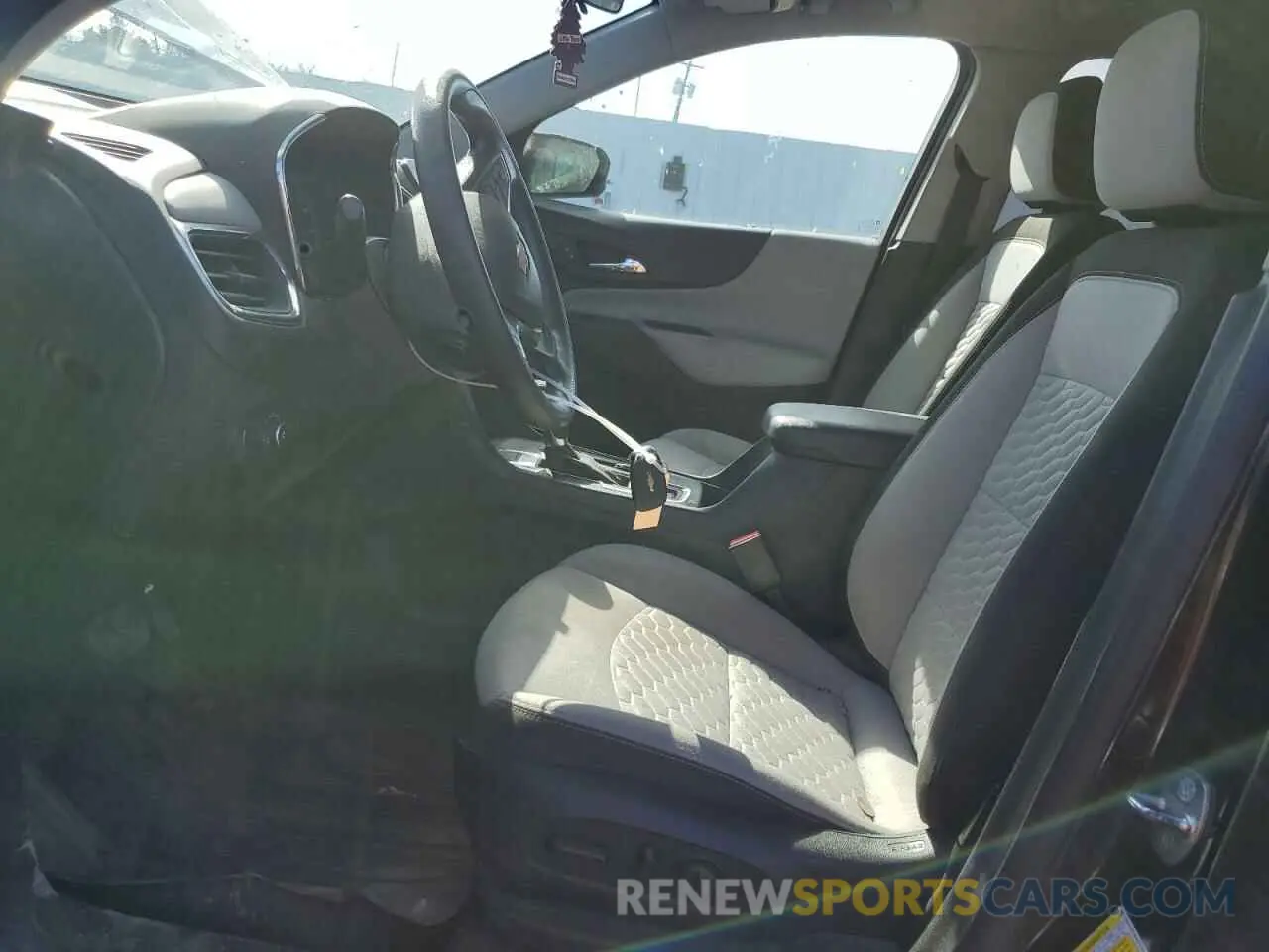7 Photograph of a damaged car 2GNAXSEV4K6301758 CHEVROLET EQUINOX 2019