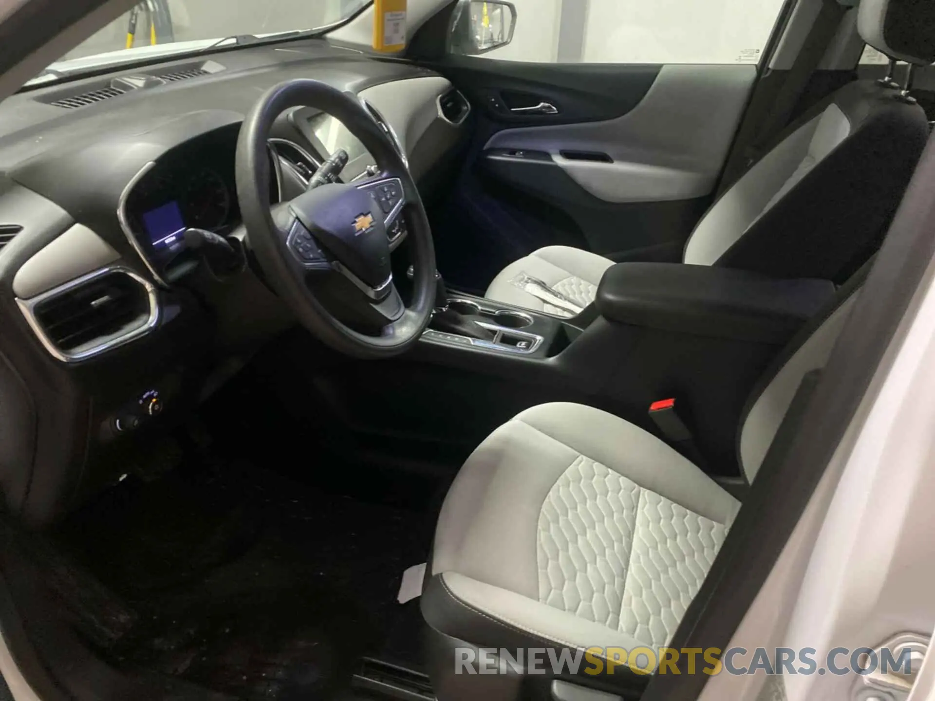 16 Photograph of a damaged car 2GNAXSEV6K6210040 CHEVROLET EQUINOX 2019