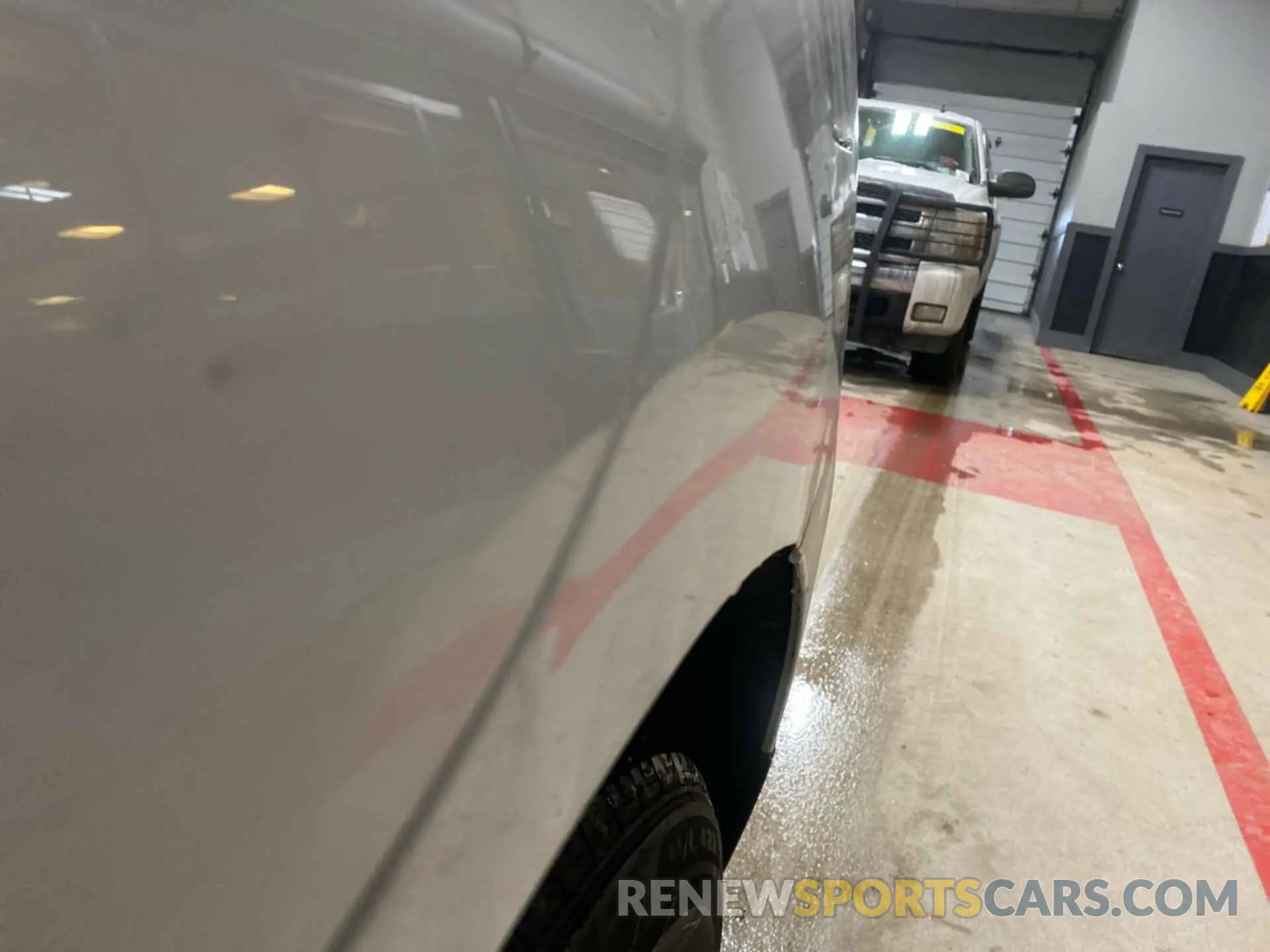 17 Photograph of a damaged car 2GNAXSEV6K6210040 CHEVROLET EQUINOX 2019