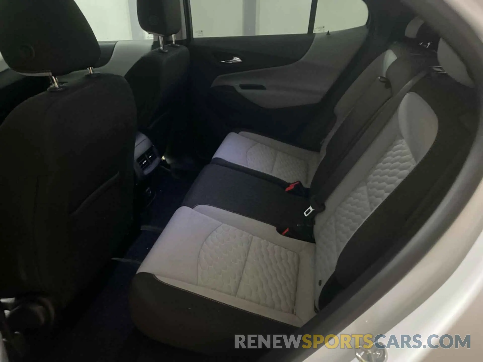 6 Photograph of a damaged car 2GNAXSEV6K6210040 CHEVROLET EQUINOX 2019