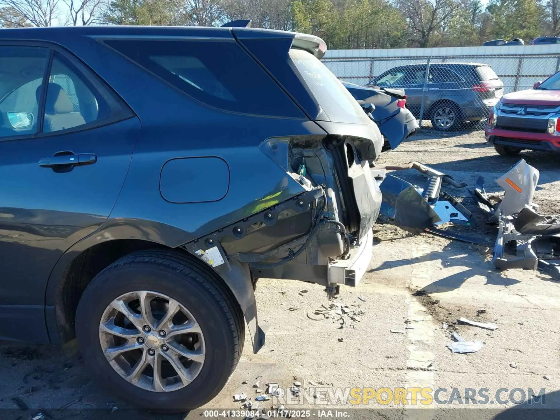 17 Photograph of a damaged car 2GNAXSEV7K6202948 CHEVROLET EQUINOX 2019