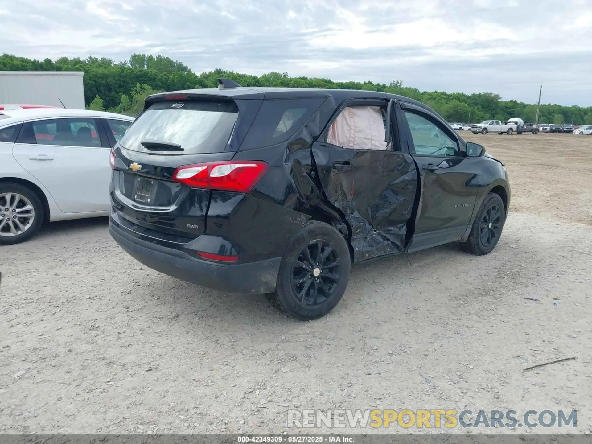4 Photograph of a damaged car 2GNAXSEV7K6302760 CHEVROLET EQUINOX 2019