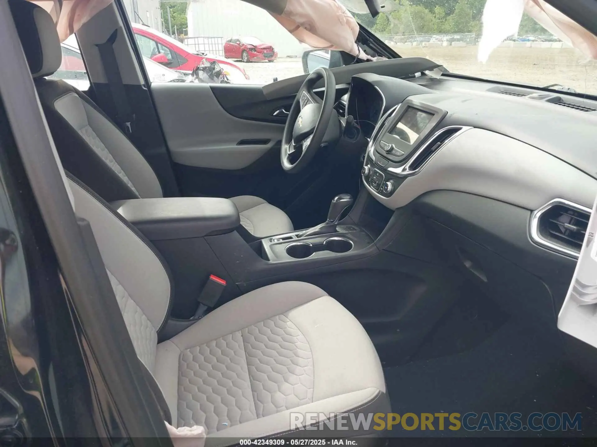 5 Photograph of a damaged car 2GNAXSEV7K6302760 CHEVROLET EQUINOX 2019