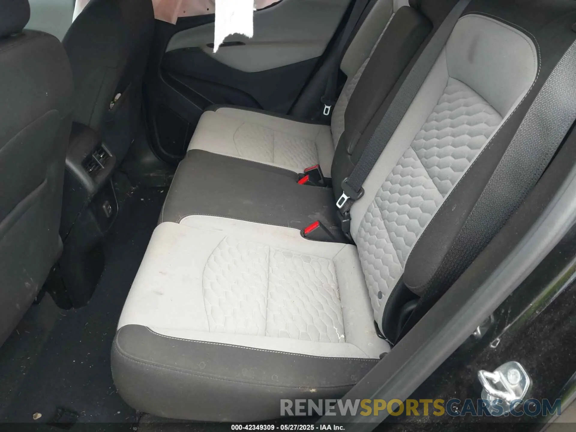 8 Photograph of a damaged car 2GNAXSEV7K6302760 CHEVROLET EQUINOX 2019