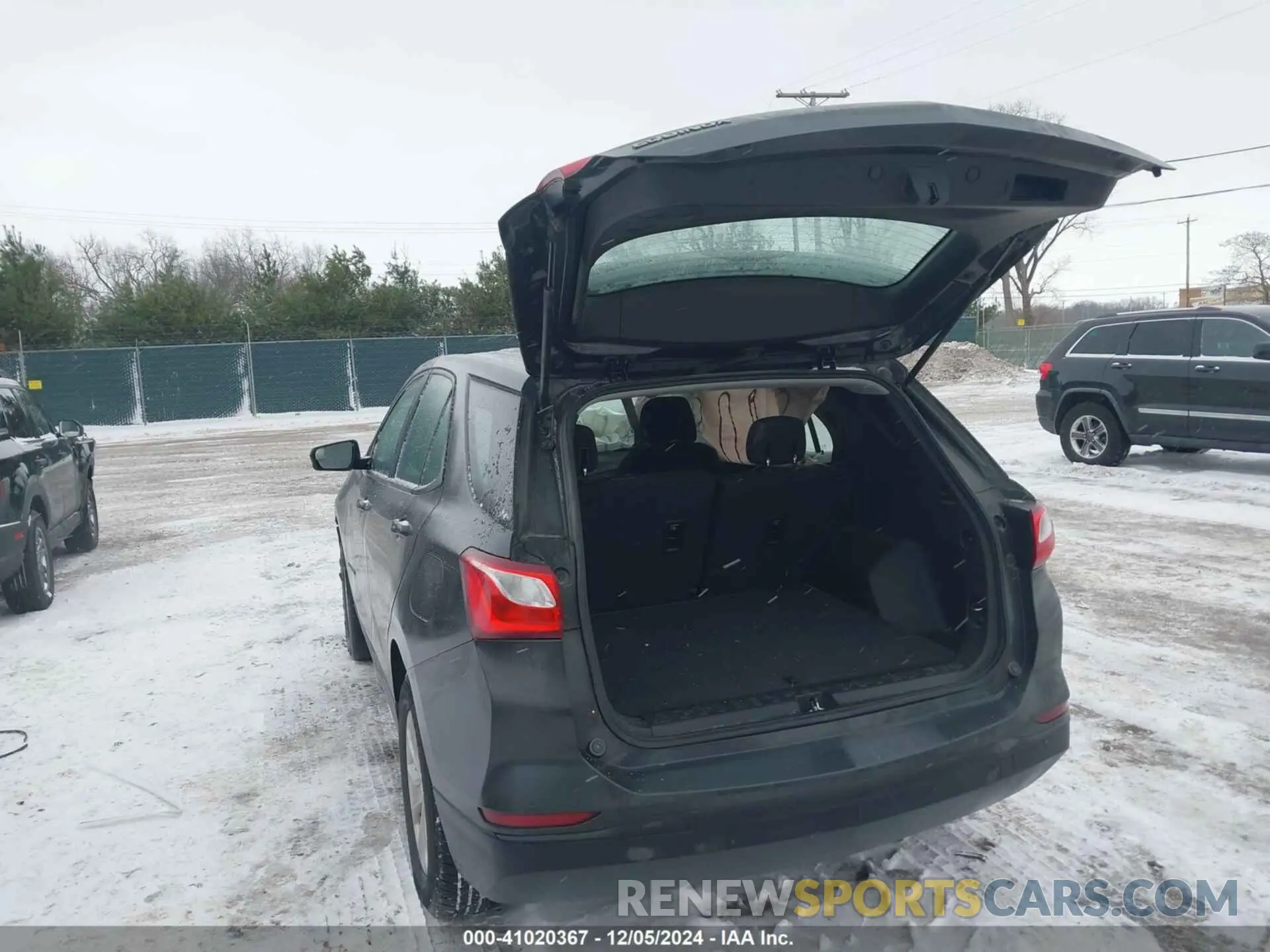 3 Photograph of a damaged car 2GNAXSEV8K6117021 CHEVROLET EQUINOX 2019