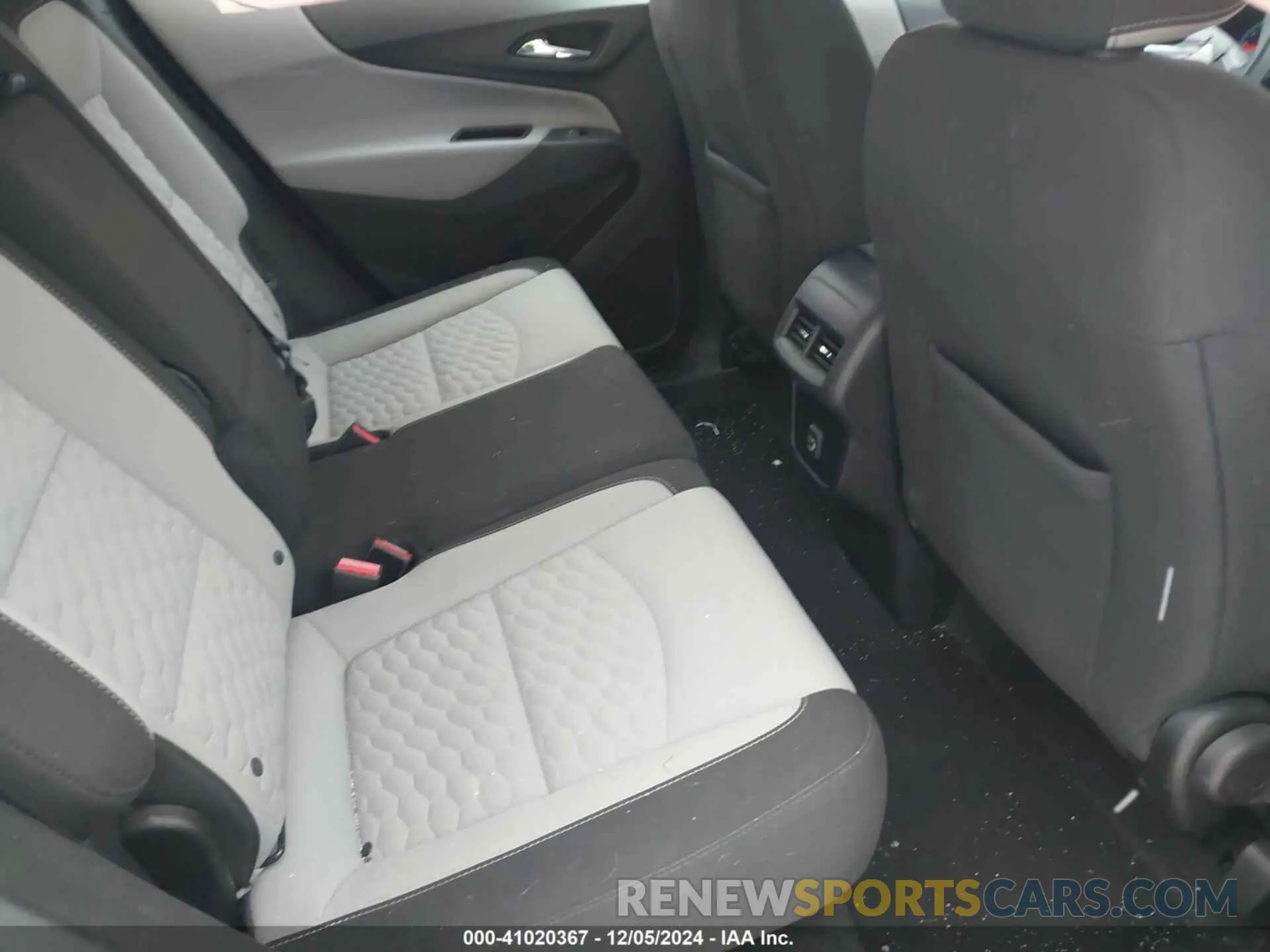 8 Photograph of a damaged car 2GNAXSEV8K6117021 CHEVROLET EQUINOX 2019