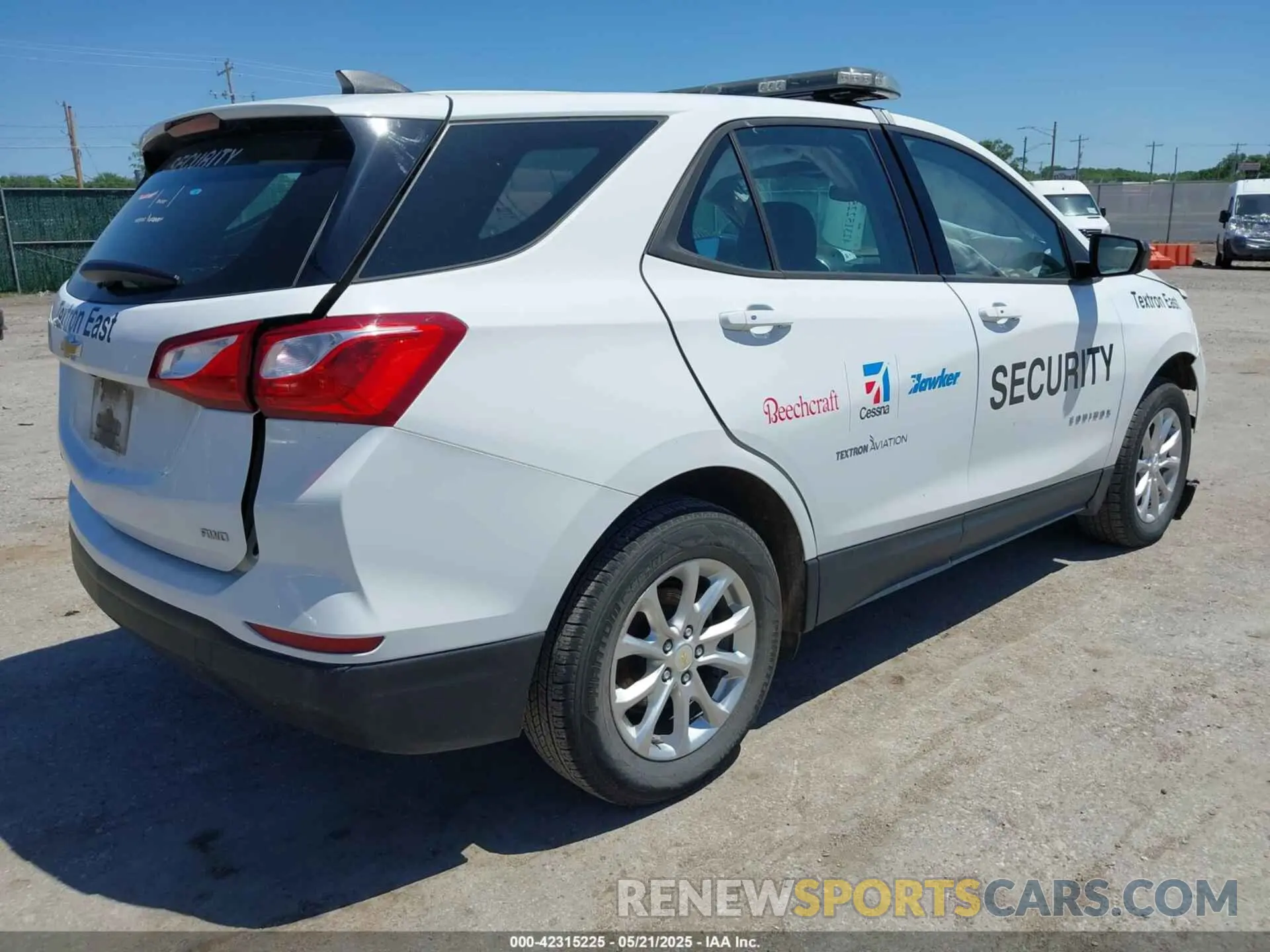 4 Photograph of a damaged car 2GNAXSEV8K6145580 CHEVROLET EQUINOX 2019