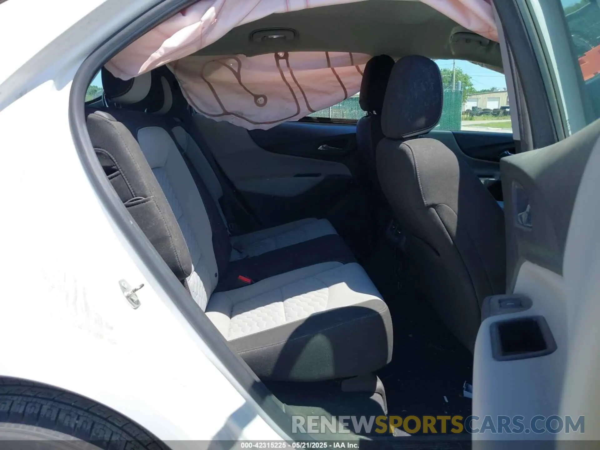 8 Photograph of a damaged car 2GNAXSEV8K6145580 CHEVROLET EQUINOX 2019
