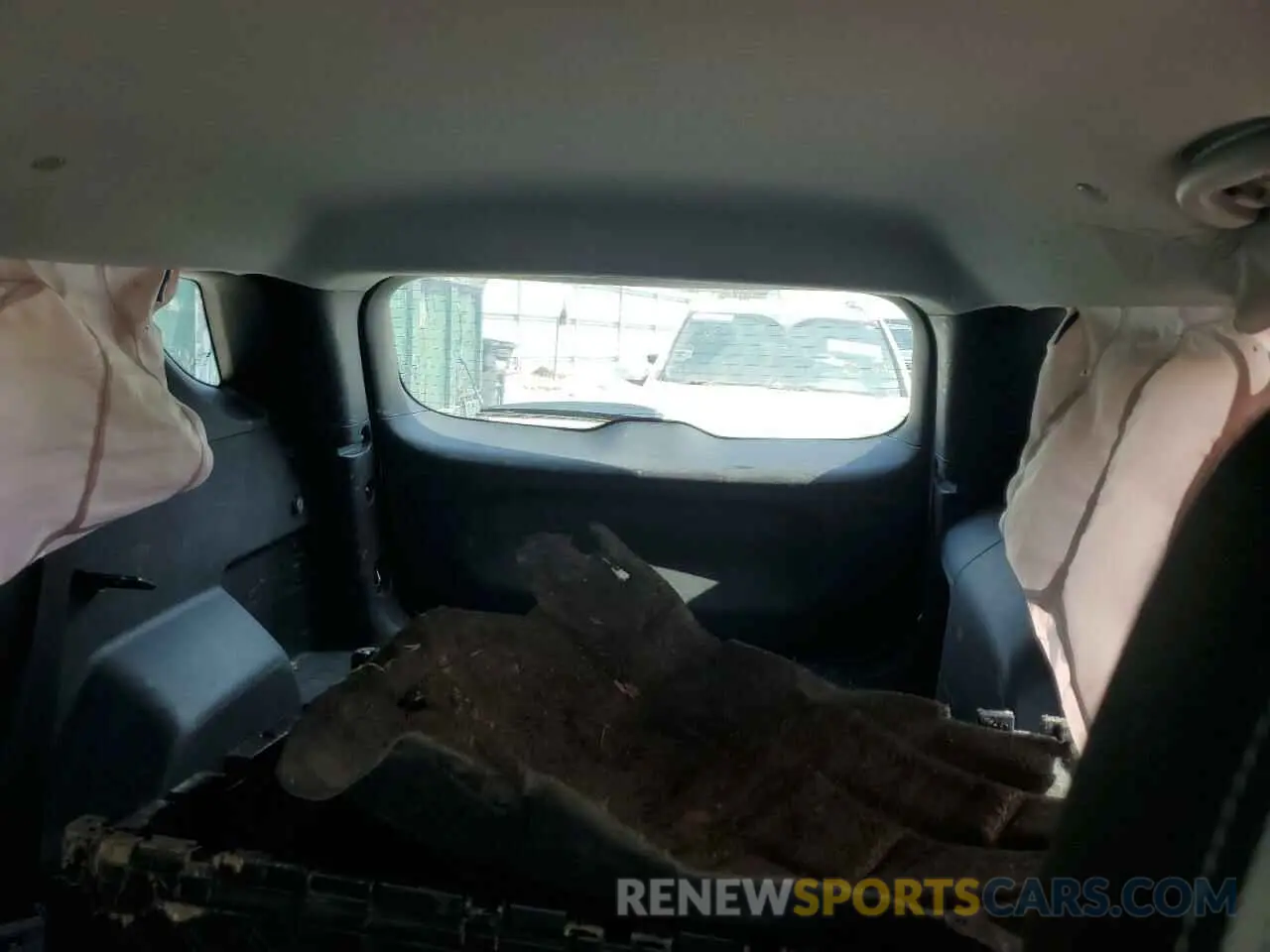 10 Photograph of a damaged car 2GNAXSEV8K6146096 CHEVROLET EQUINOX 2019
