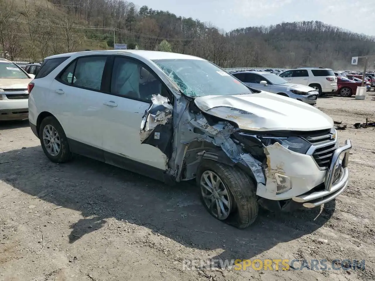 4 Photograph of a damaged car 2GNAXSEV8K6146096 CHEVROLET EQUINOX 2019