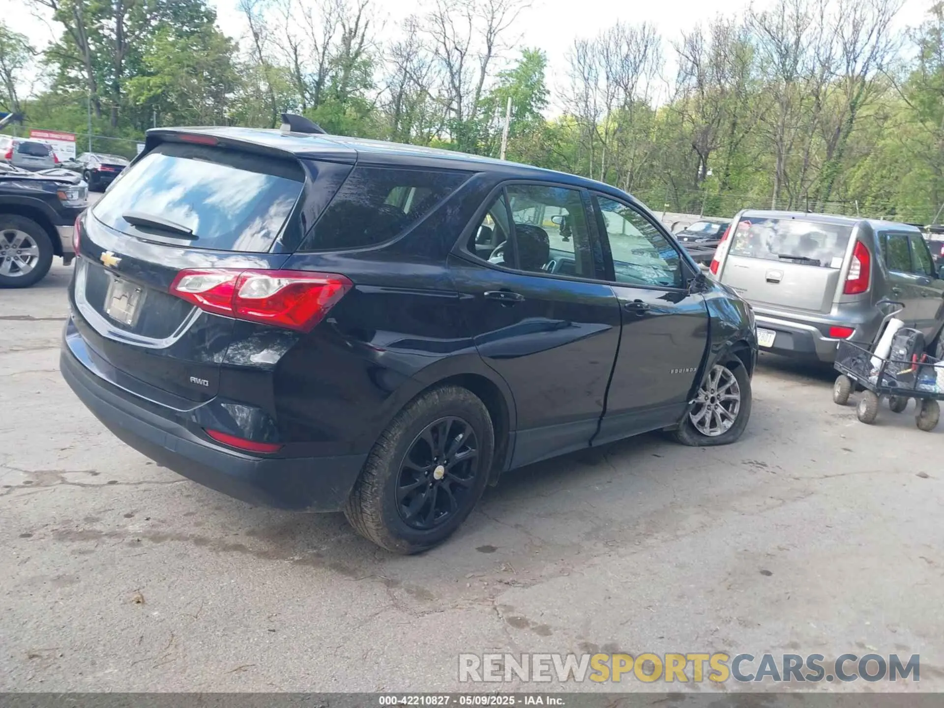 4 Photograph of a damaged car 2GNAXSEV9K6238804 CHEVROLET EQUINOX 2019