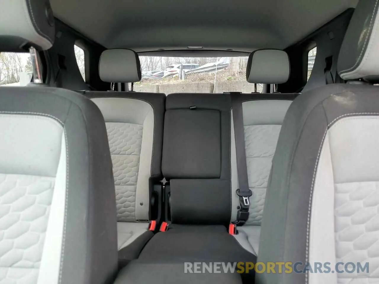 10 Photograph of a damaged car 2GNAXSEV9K6298985 CHEVROLET EQUINOX 2019