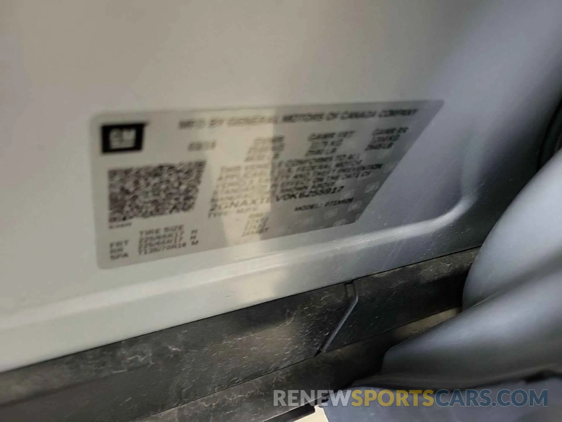 33 Photograph of a damaged car 2GNAXTEV0K6255917 CHEVROLET EQUINOX 2019